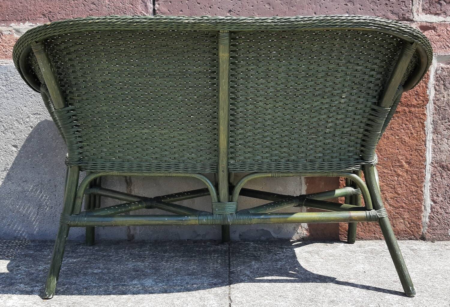 Salon de jardin complet en rotin. (Sofa, fauteuils x 2, table basse)