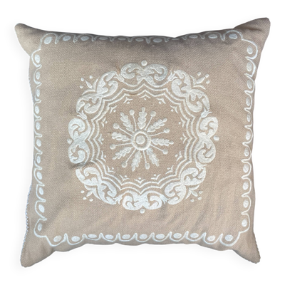 Coussin Pierre Frey Paris 40x40 laine brodée – garnissage plumes