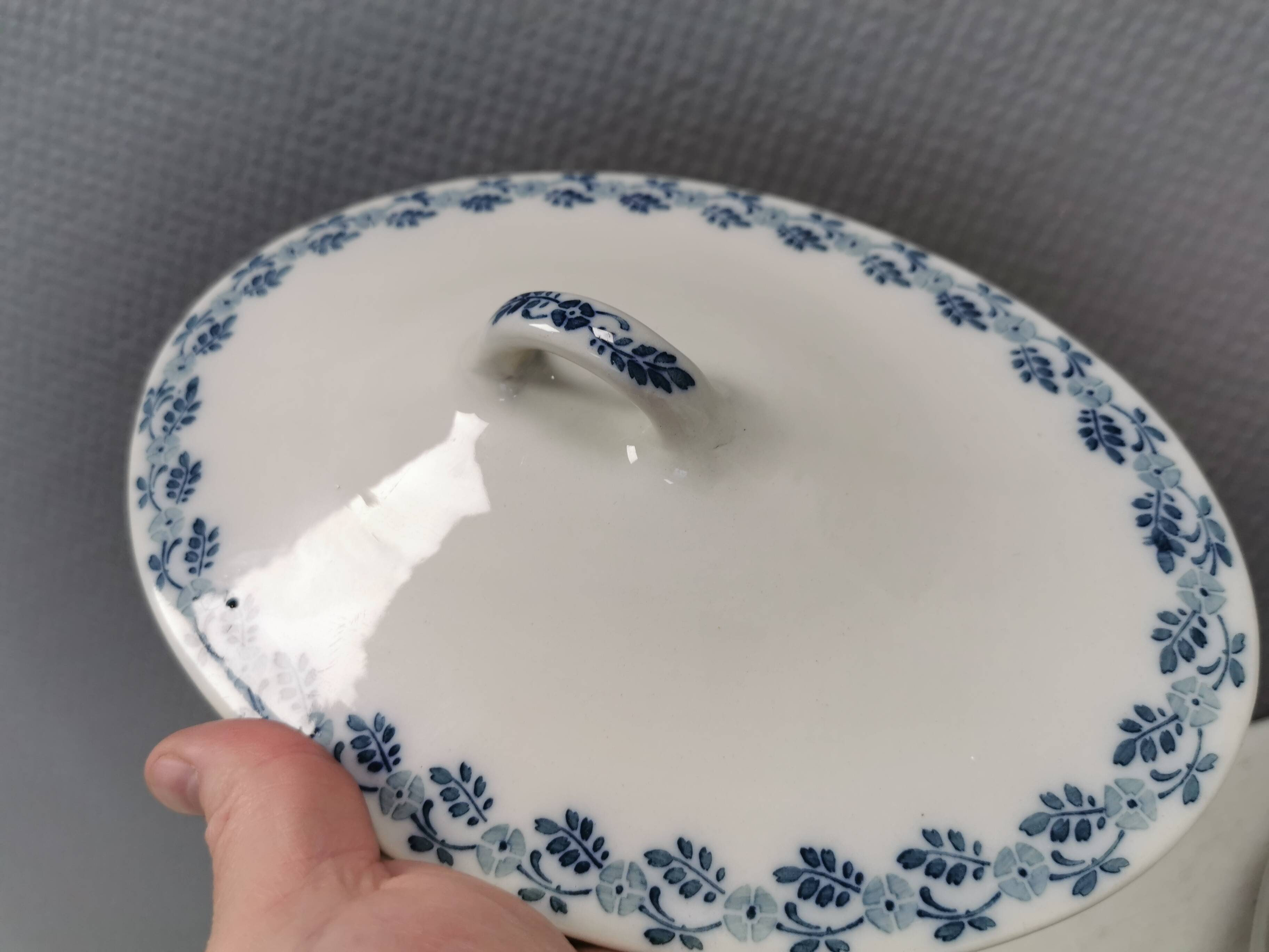 A very old Villeroy & Boch soup tureen. From about 1910-1920.