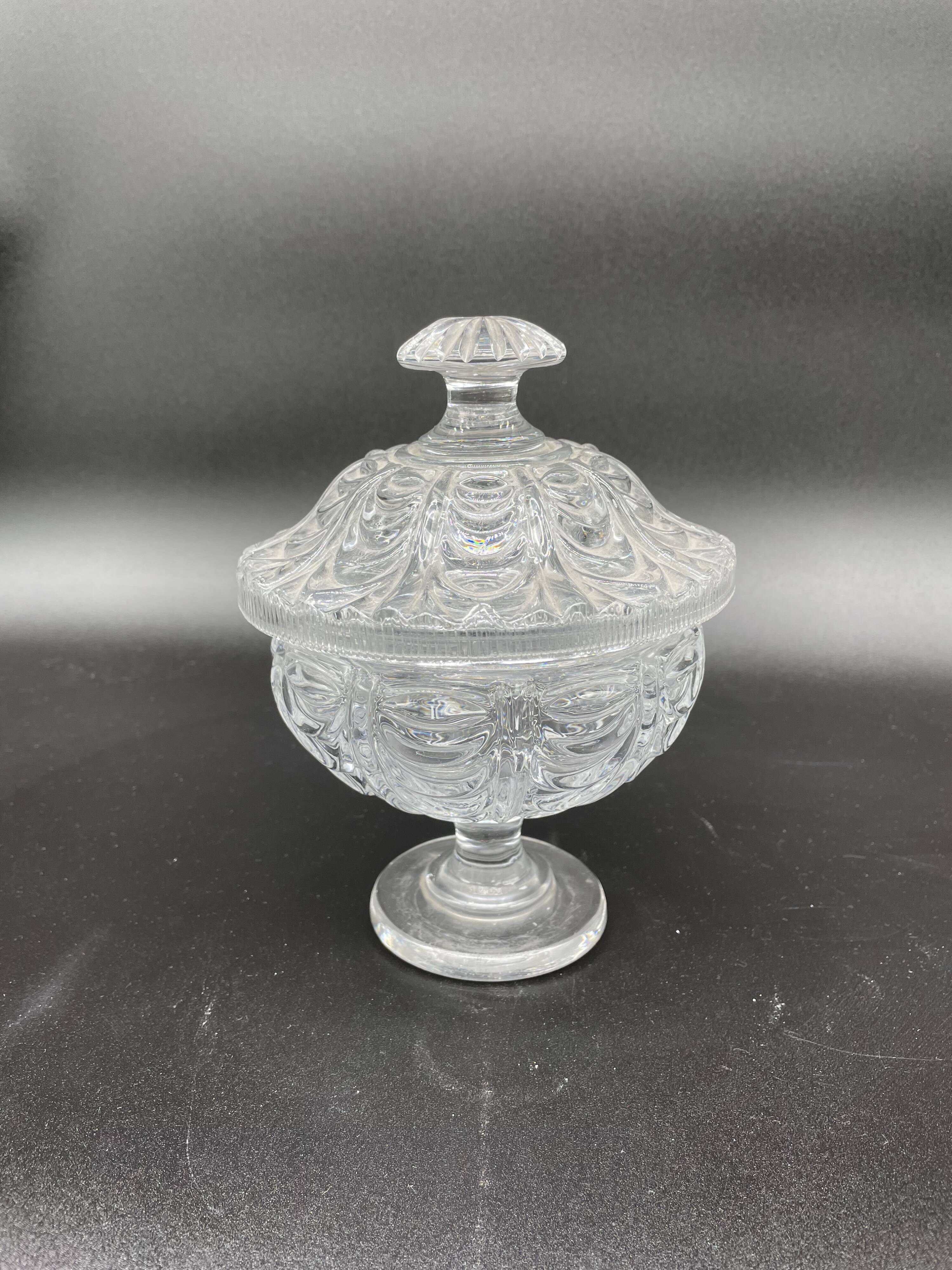 Moulded and cut crystal drageoir from Creusot Baccarat early 19th century