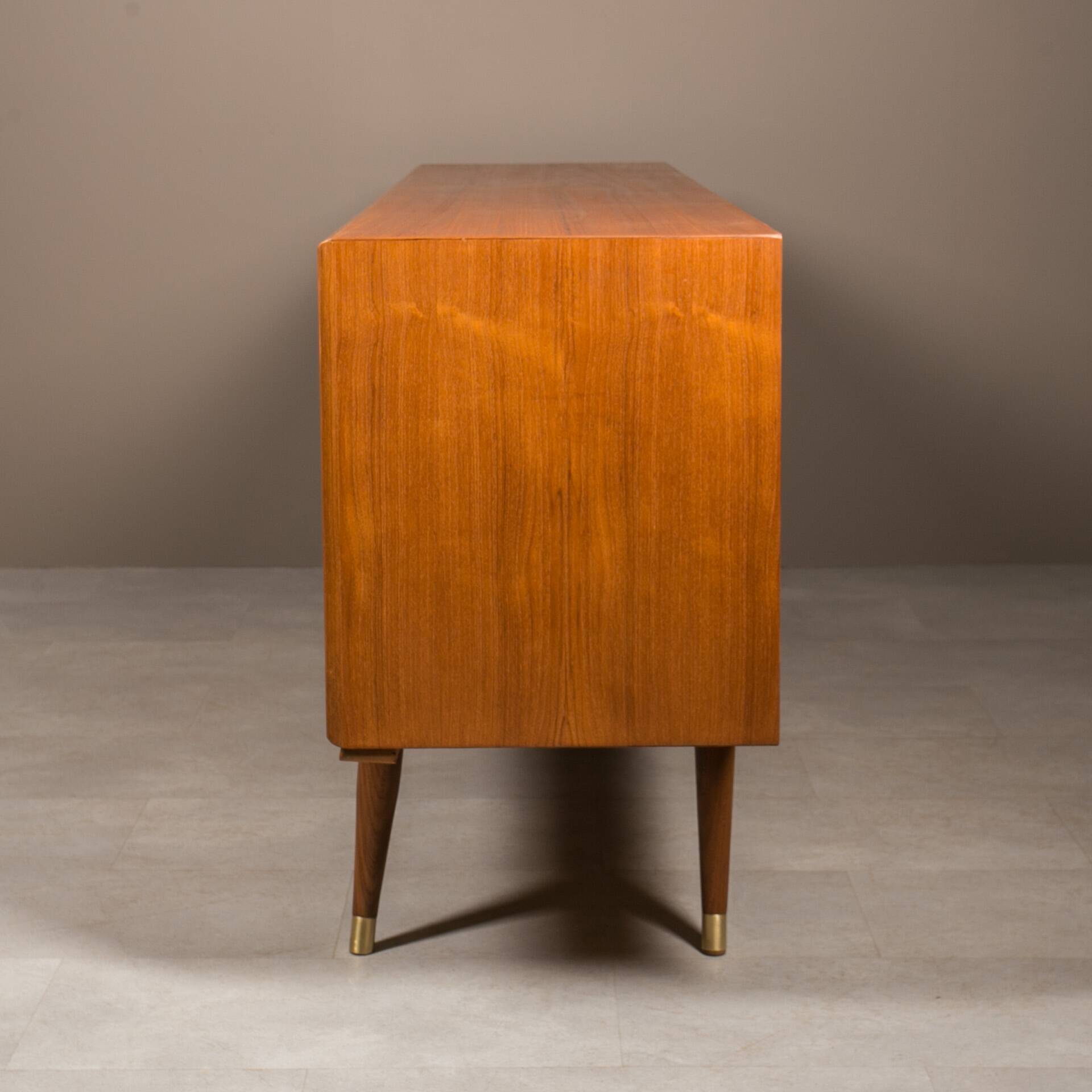 Enfilade en teck par Sven Andersen, Norvège 1950