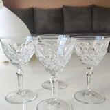 Lot 4 x White wine glasses with flared necks. Crisscross/water drop patterns..