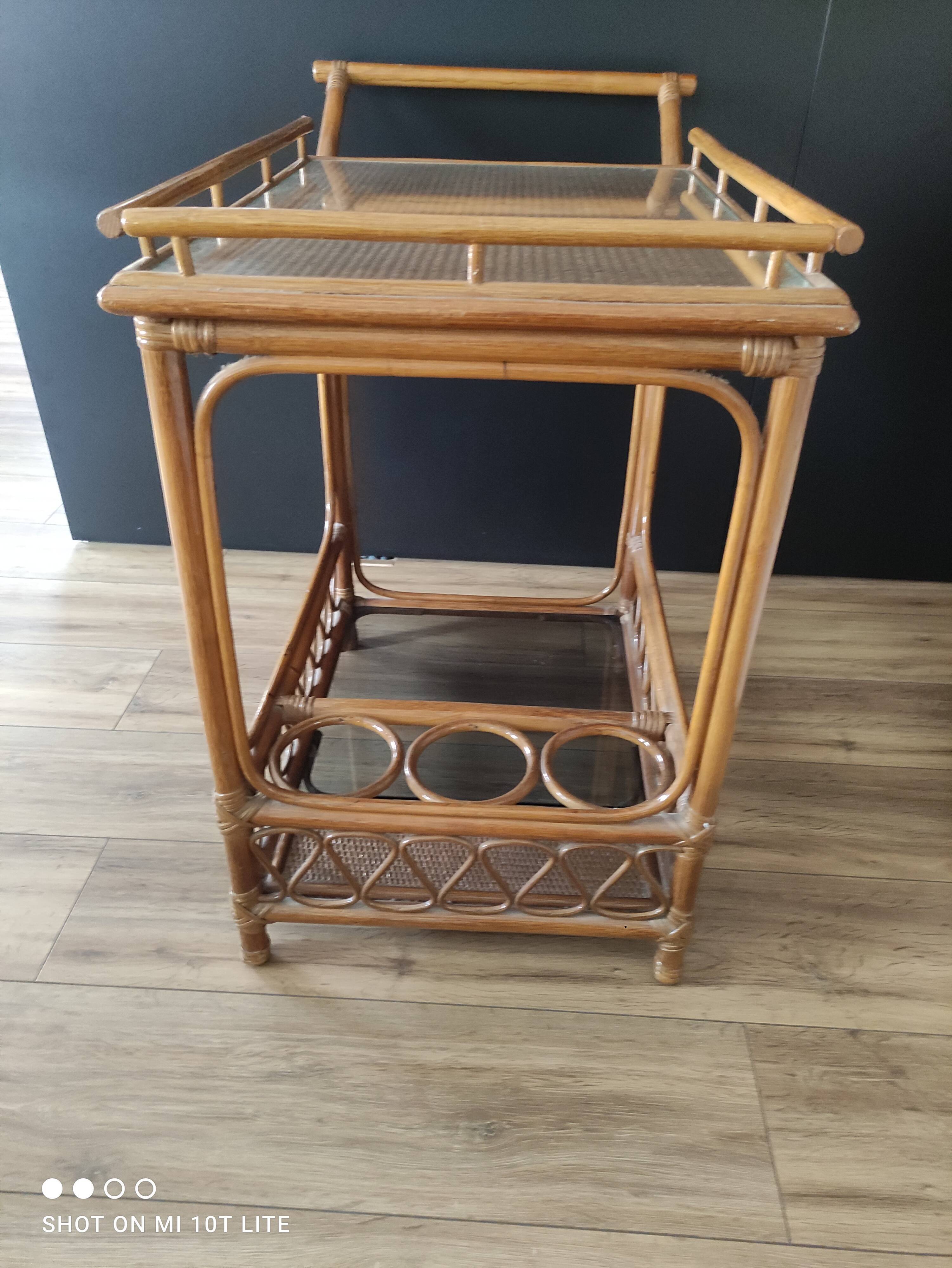 Vintage rattan service