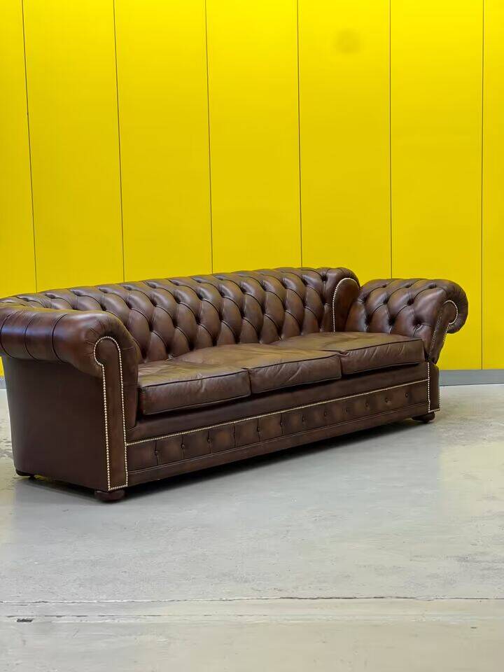 Original English Chesterfield 3-Seater Sofa – Handcrafted Brown Leather