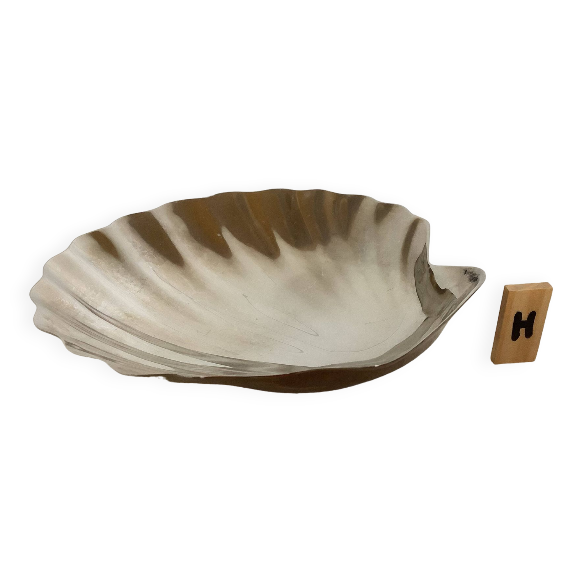 Shell-shaped pocket ashtray H