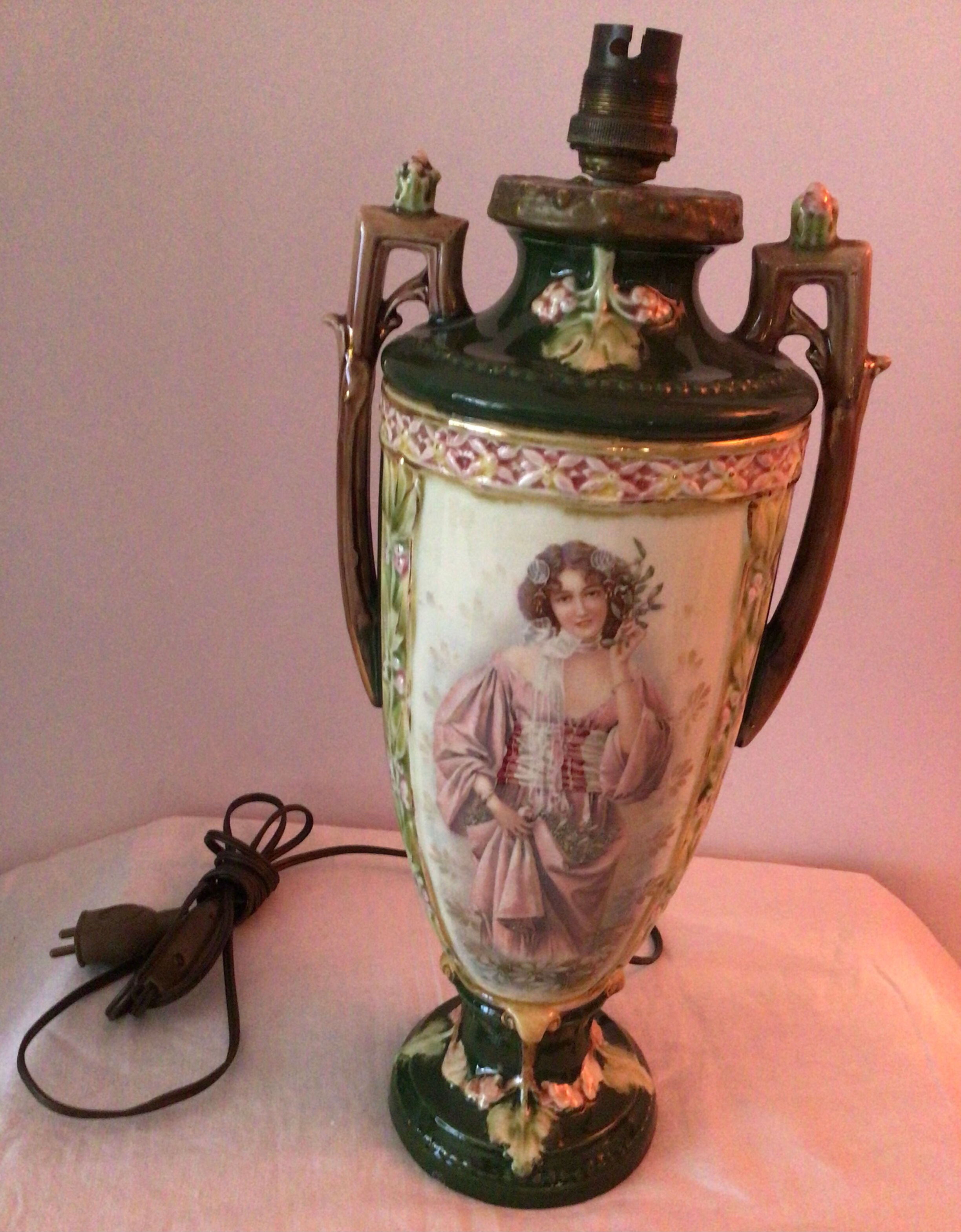 Pair of old women's decoration lamps