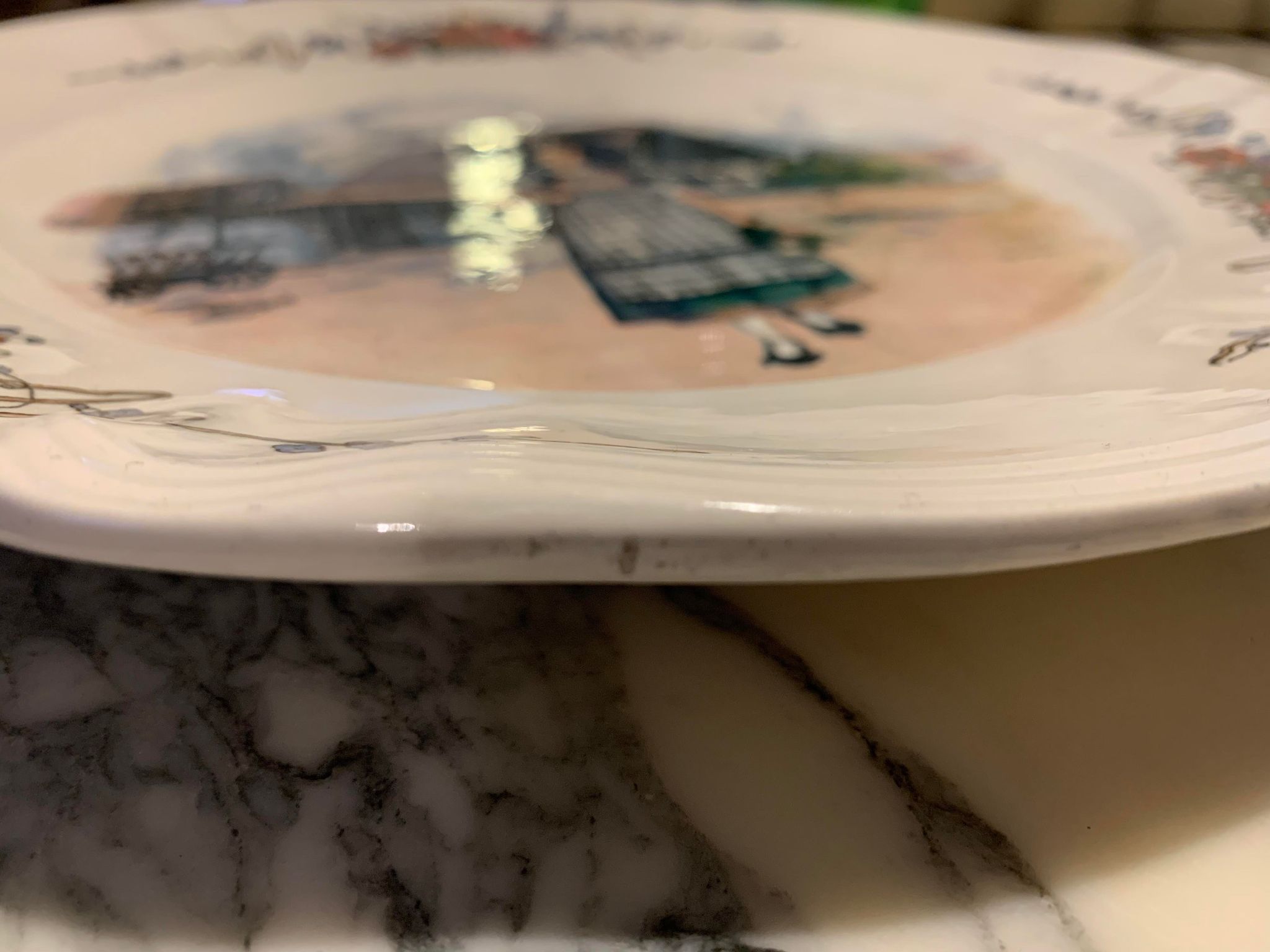 Round obernai dish in Sarreguemines earthenware, signed Loux