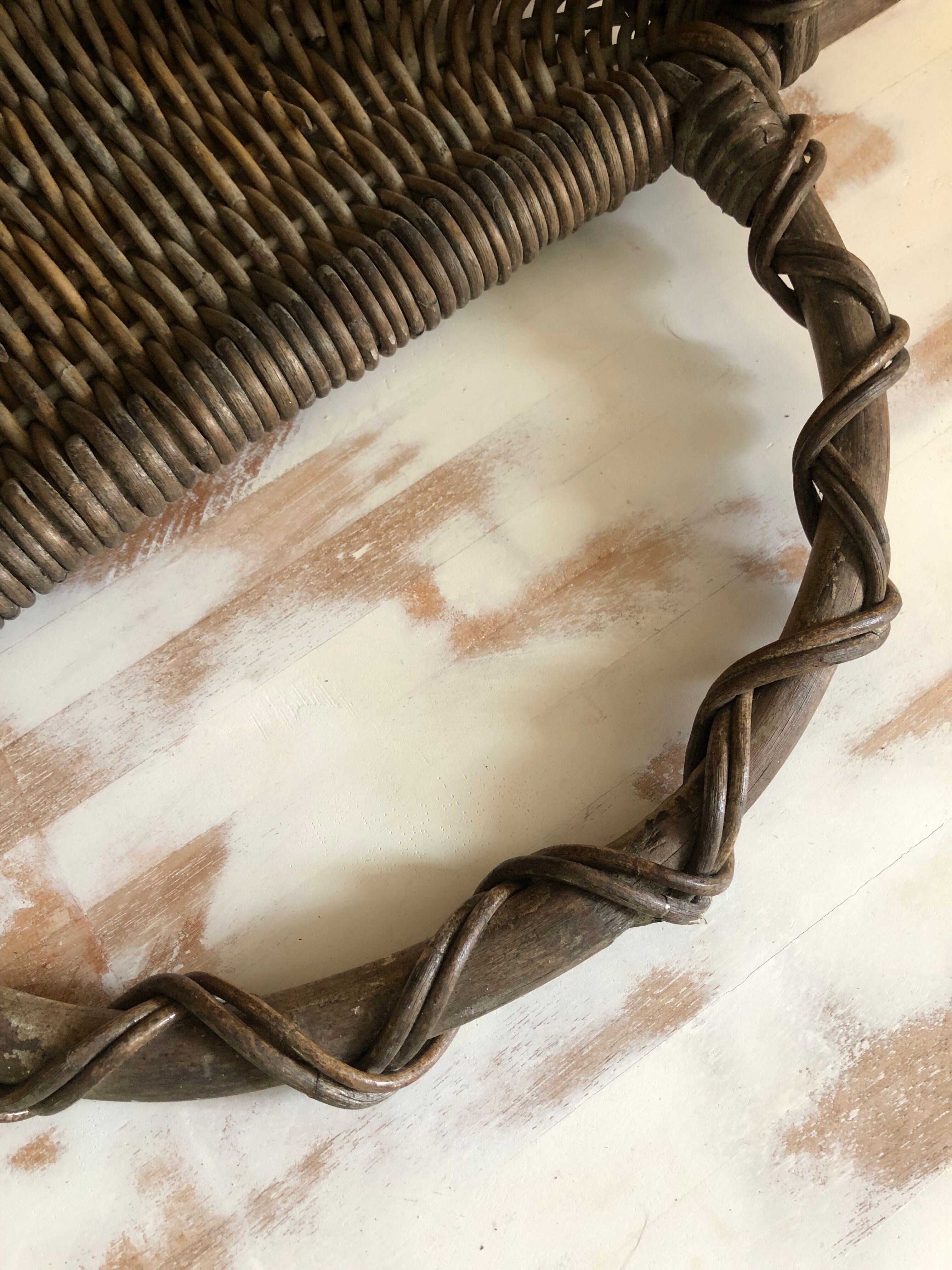 Half-moon wall basket in Wicker