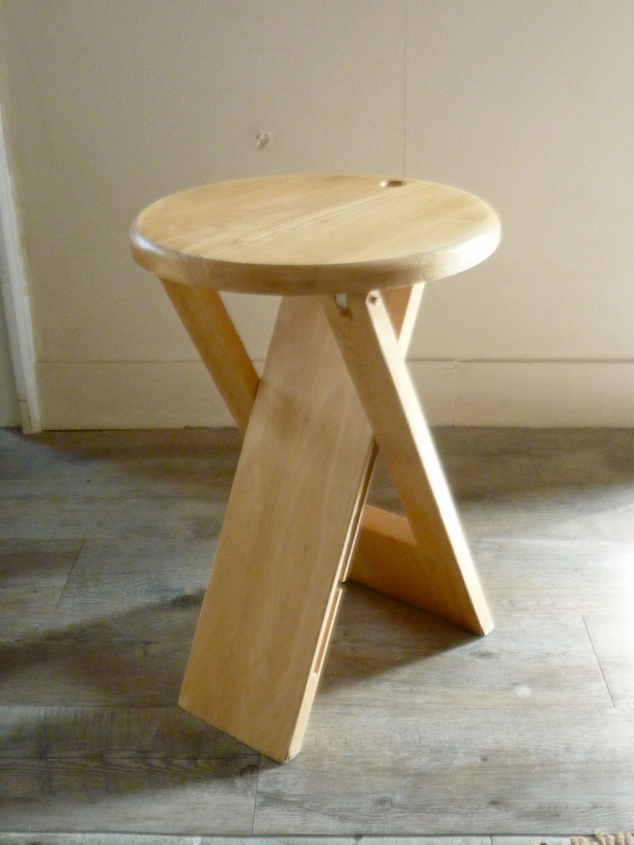 Folding stool model "suzy" design Adrian Reed