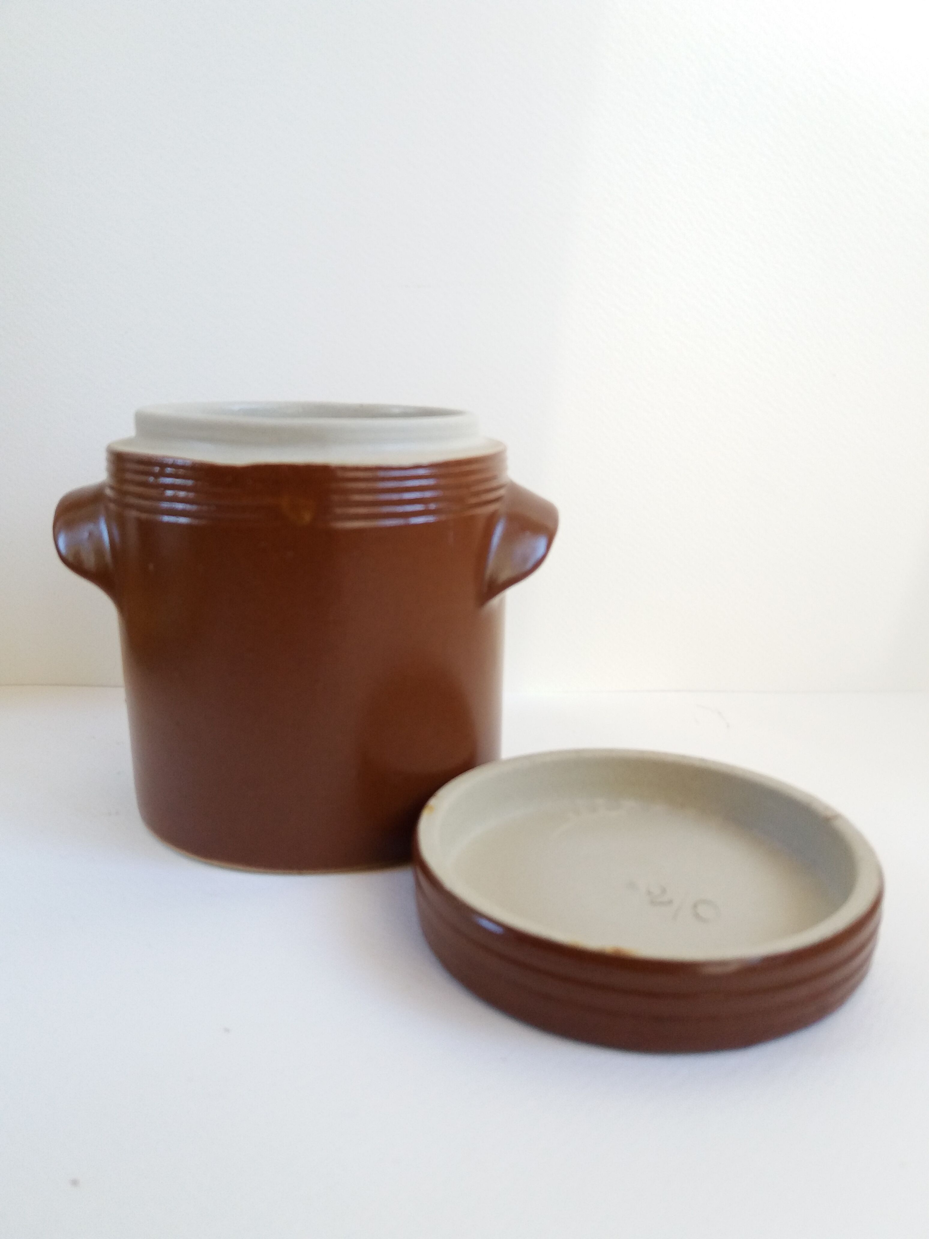 Salt pot in sandstone