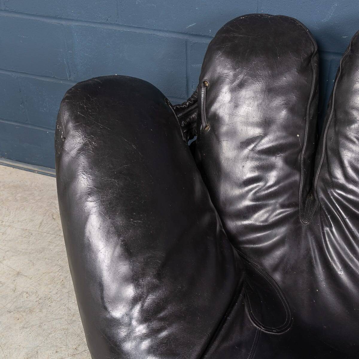 20thC "JOE" ARMCHAIR BY JONATHAN DE PAS, DONATO D'URBINO AND PAOLO LOMAZZ