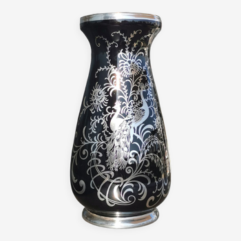 Vase en verre noir peint à l’argent