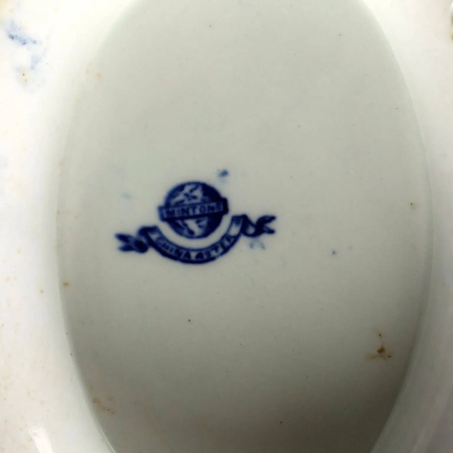 Antique vegetable dish in porcelain, Minton factory, England 1800s.