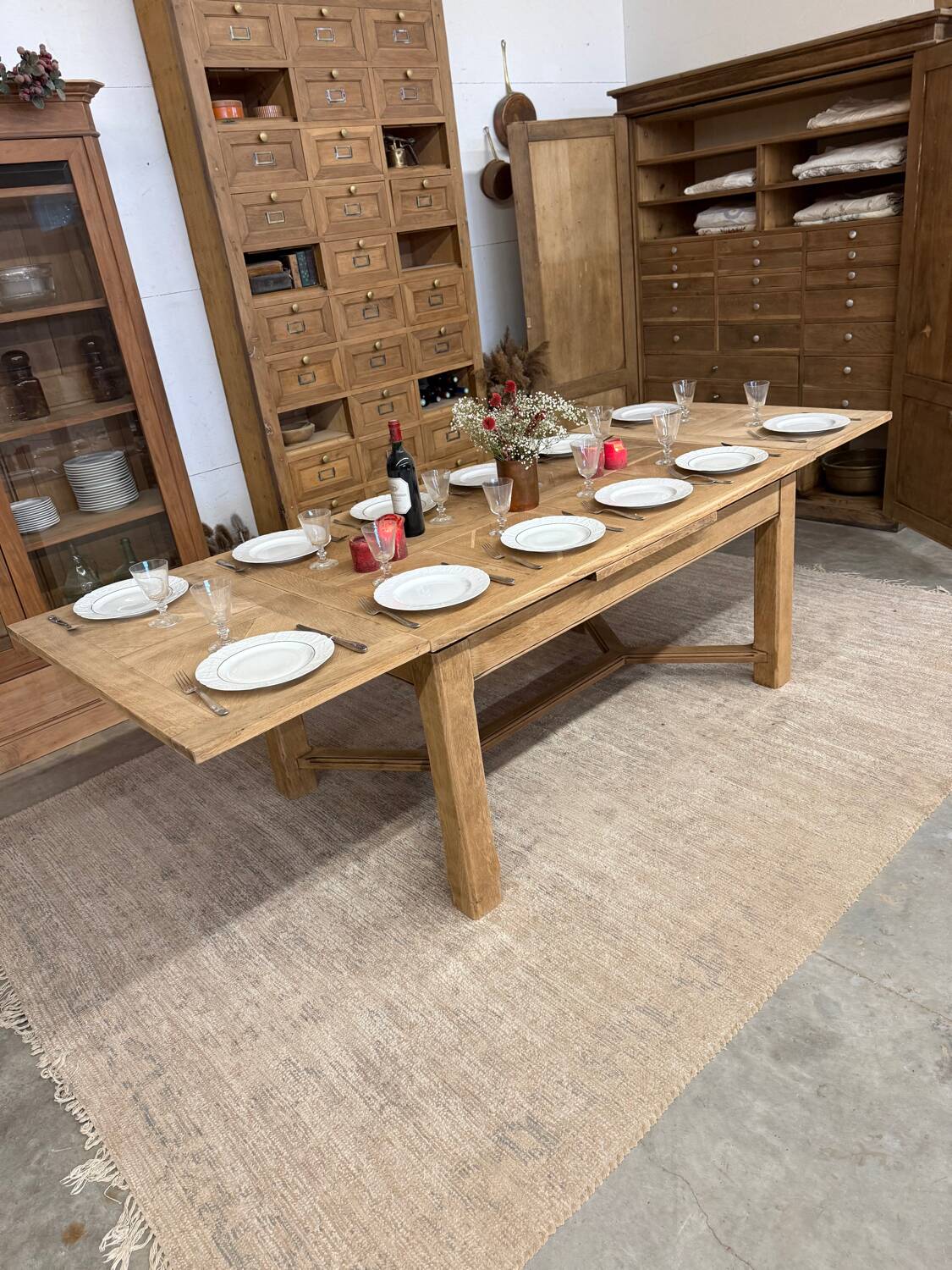 Table with integrated extensions