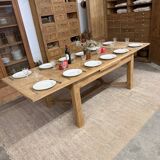 Table with integrated extensions