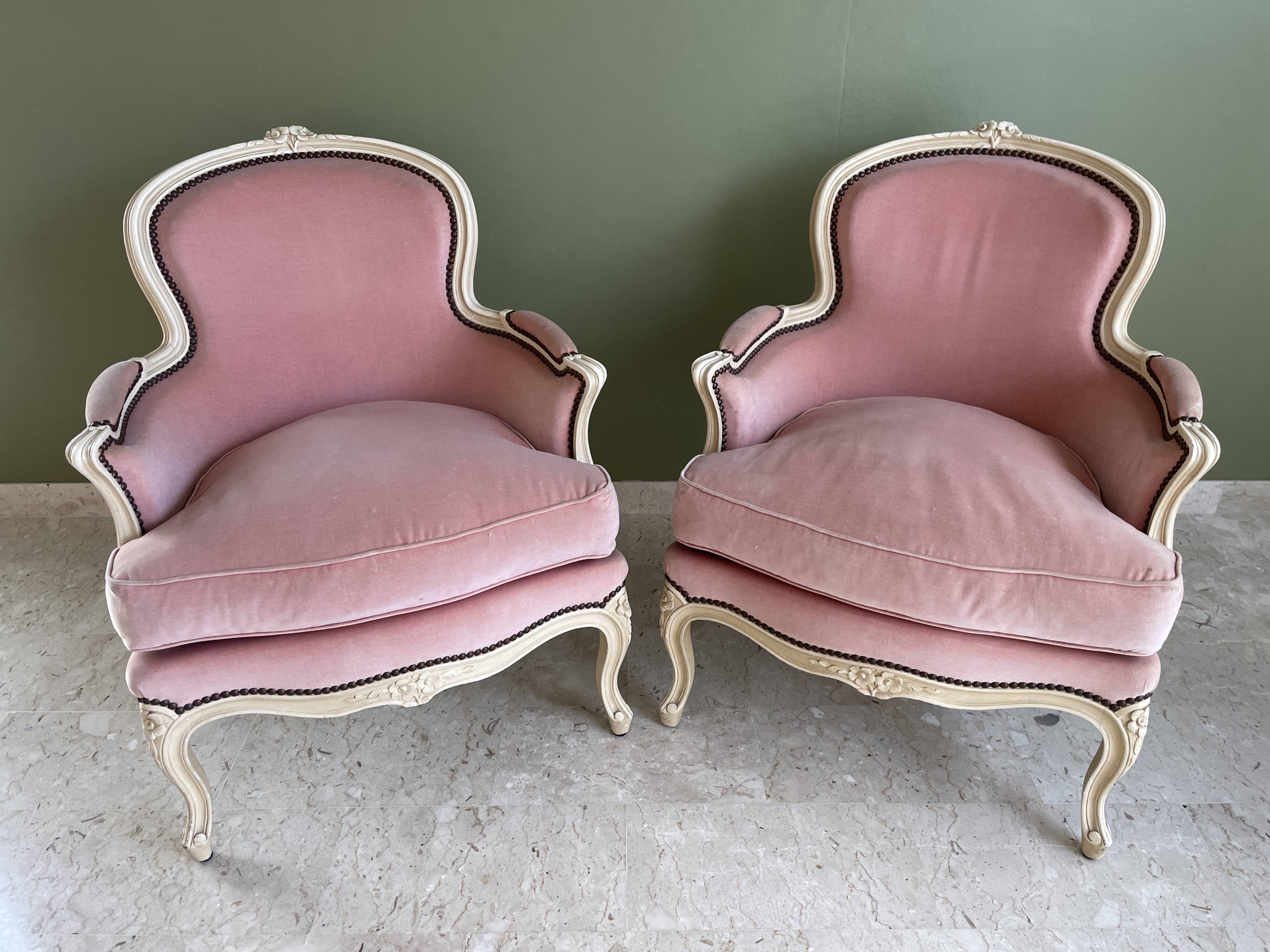 Paire de fauteuils bergères style Louis XV