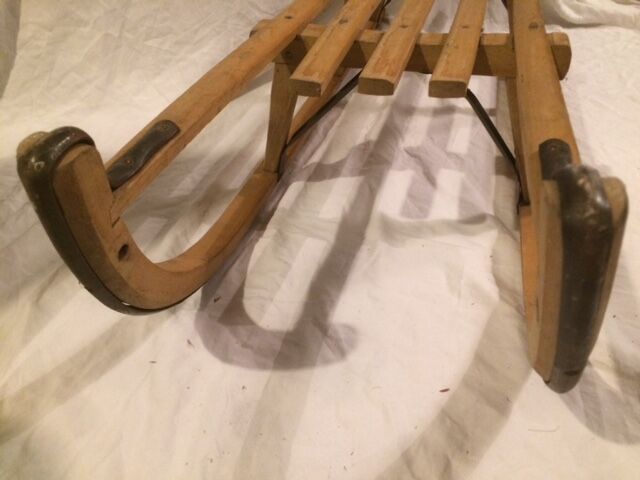 Vintage wooden sledge for 1 to 2 people