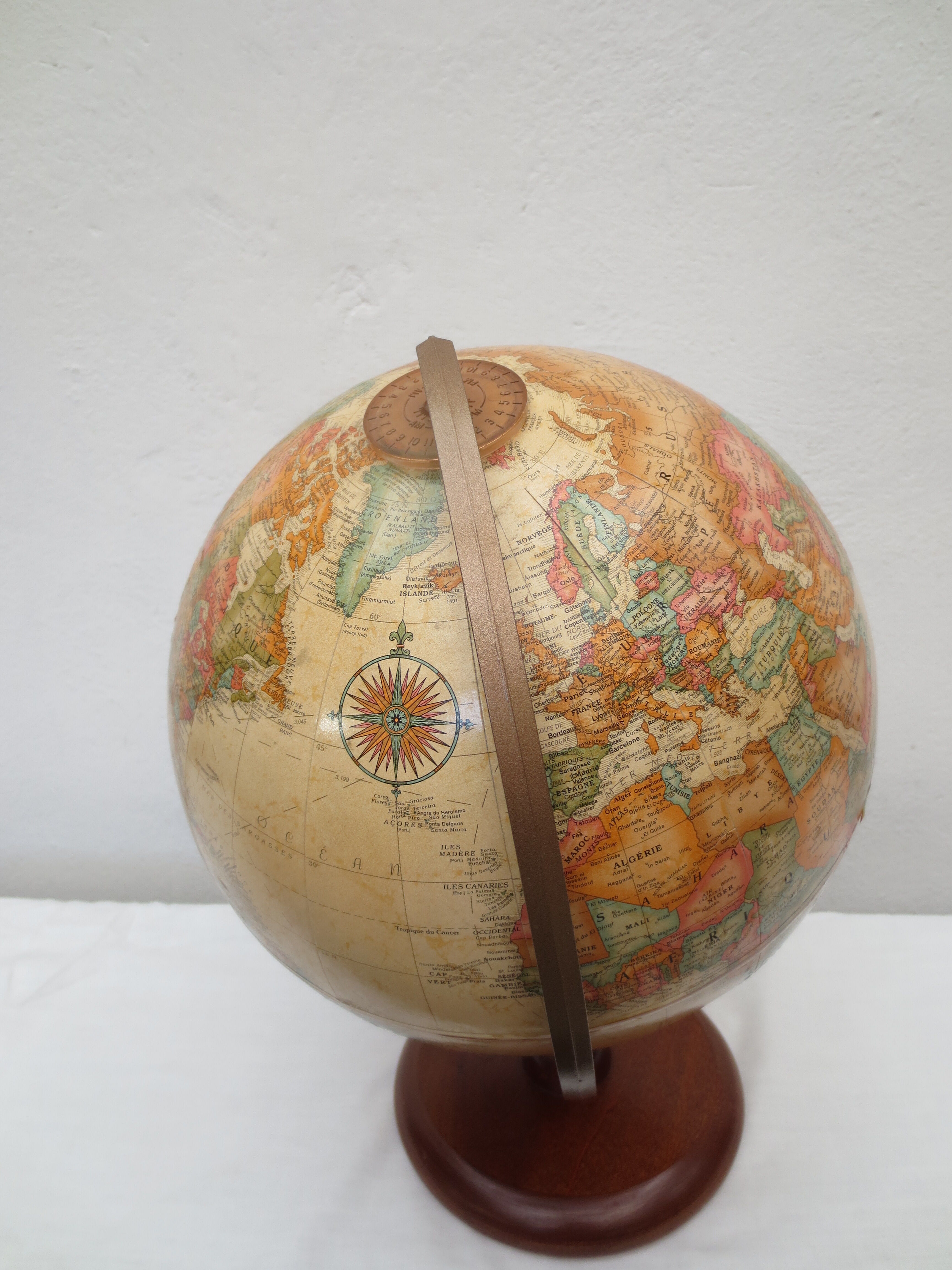 Deco world globe