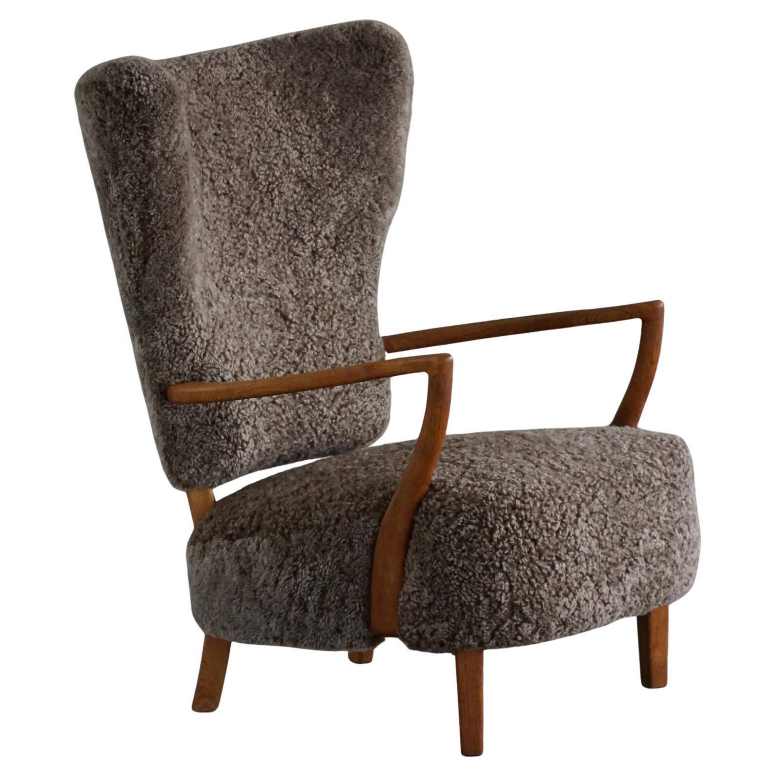 High-backed chaise longue in oak and lambswool, Danish Modern, Viggo Boesen, 1950s.
