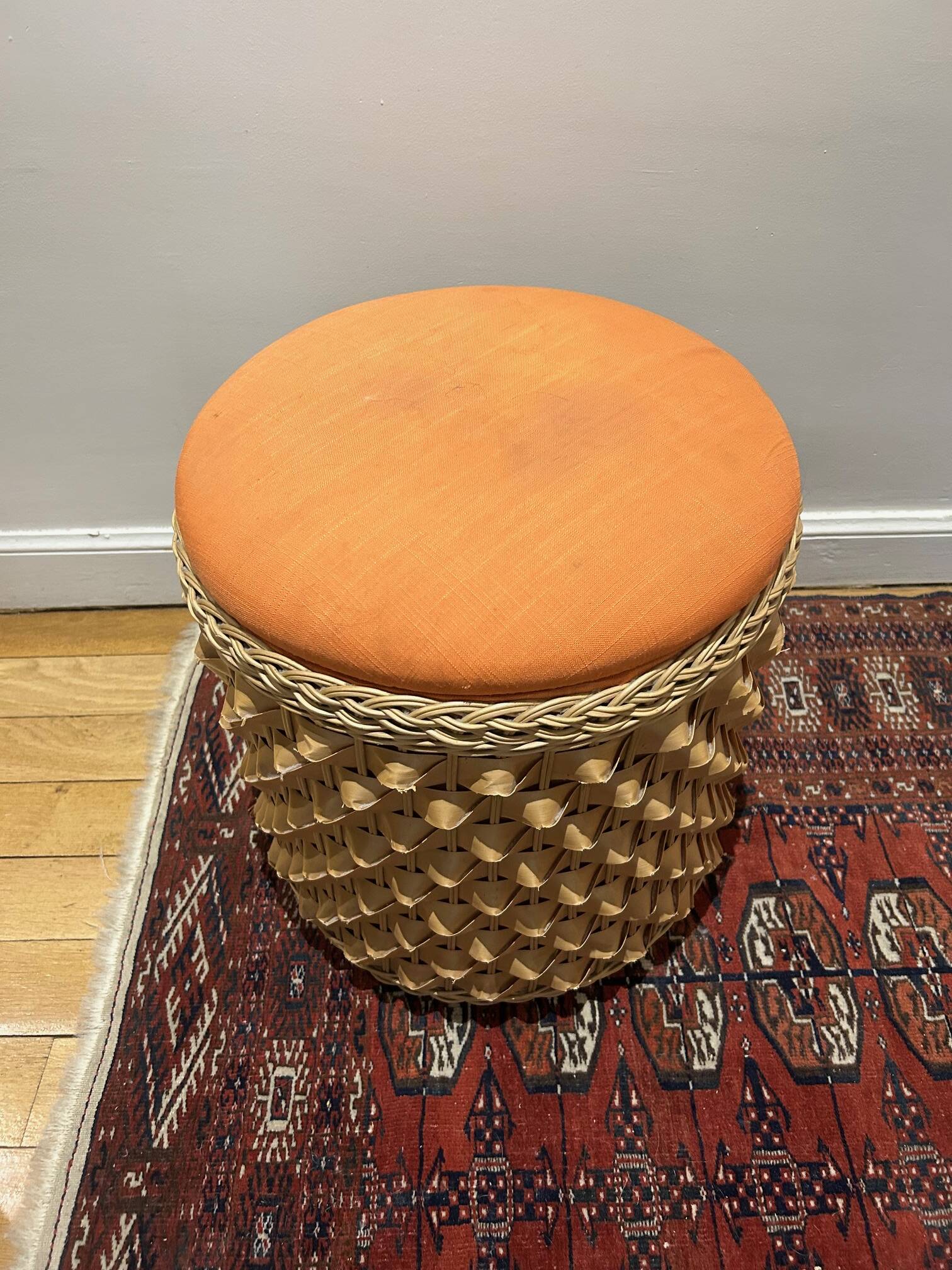 1970 wicker chest pouf