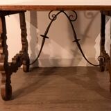 Table espagnole en noyer massif, XVIIeme