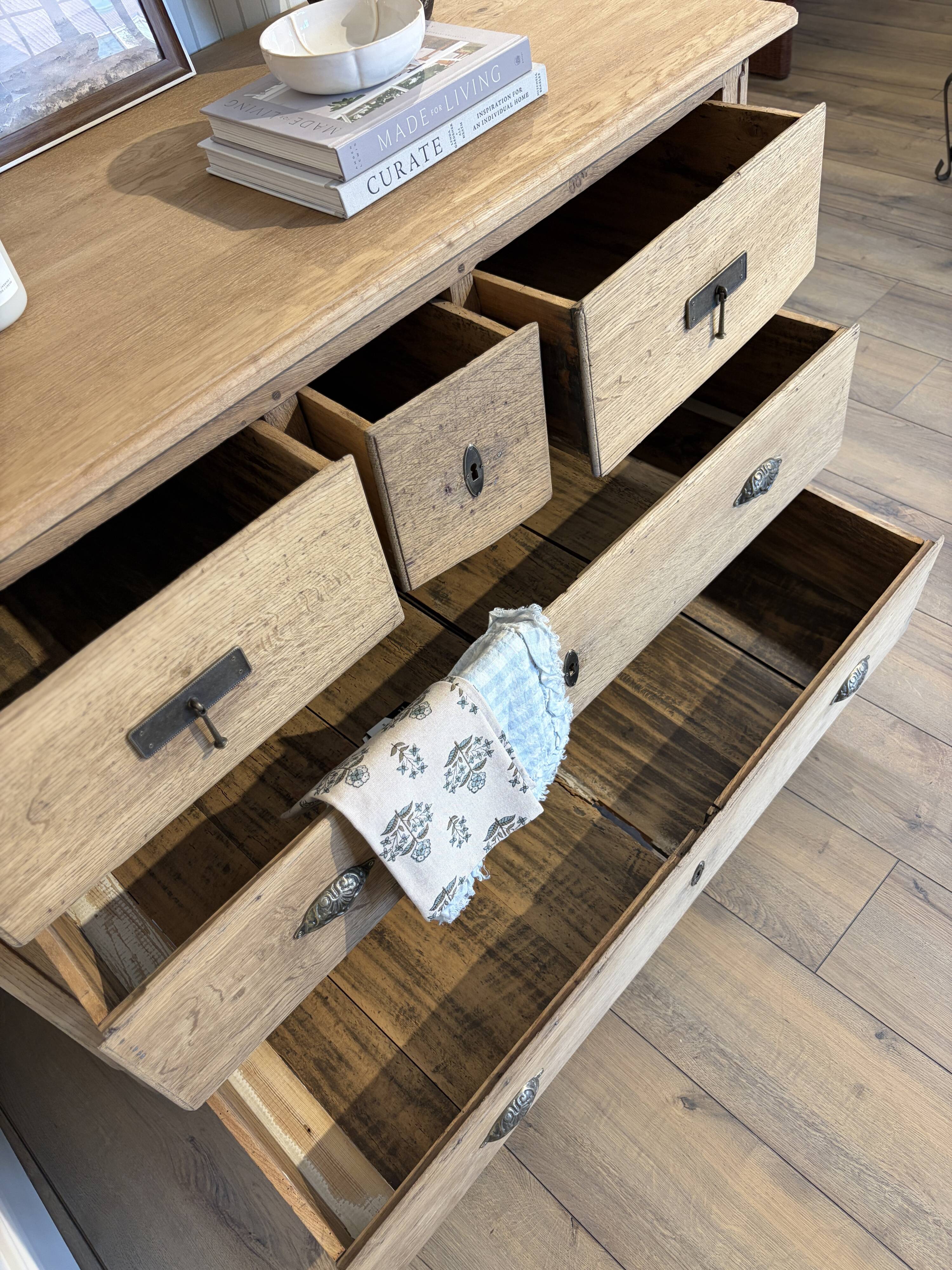 Solid oak chest of drawers - 5 drawers