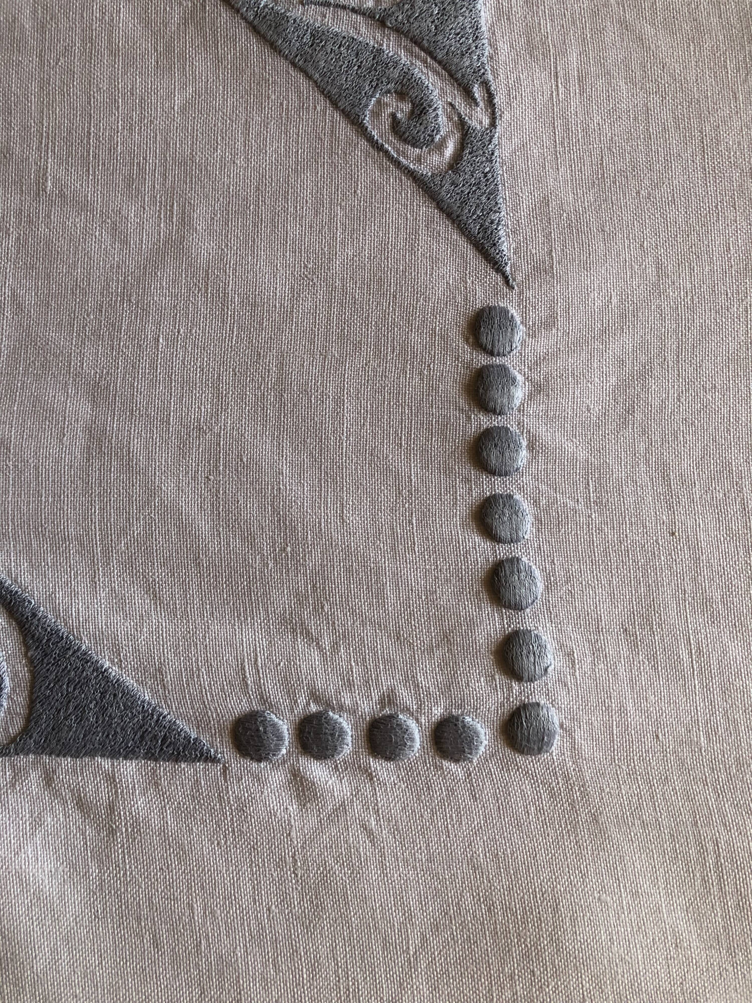 Embroidered linen tablecloth and six napkins