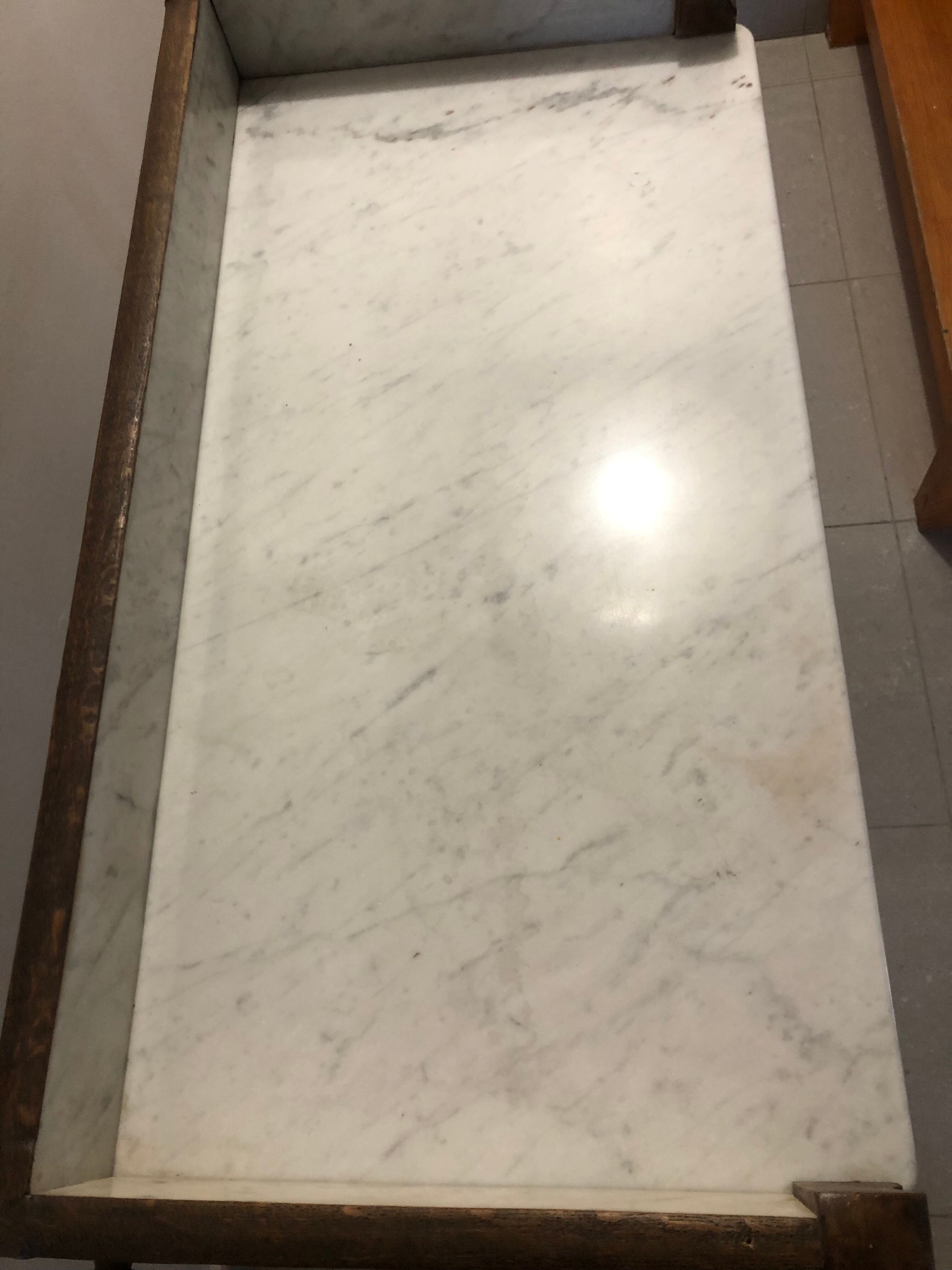 Table de toilette dessus marbre