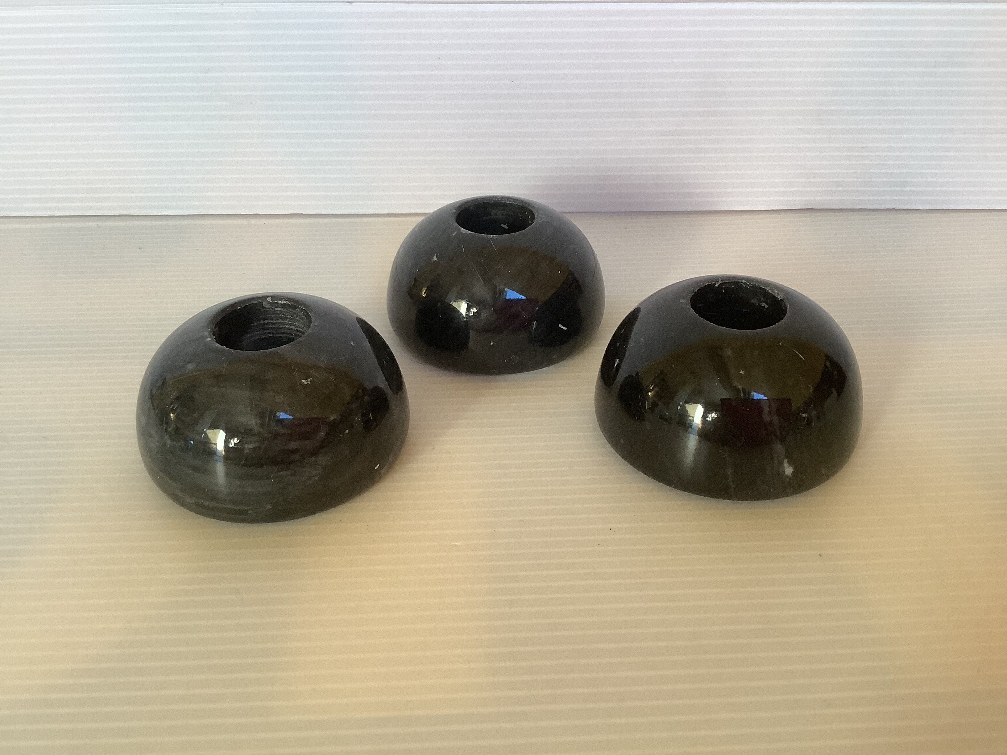 Trio de bougeoirs en marbre noir