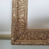Cadre ancien en bois sculpté doré