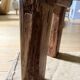 Étagère sur pieds en bois brut, art populaire