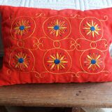 Coussin brodé à la main vintage
