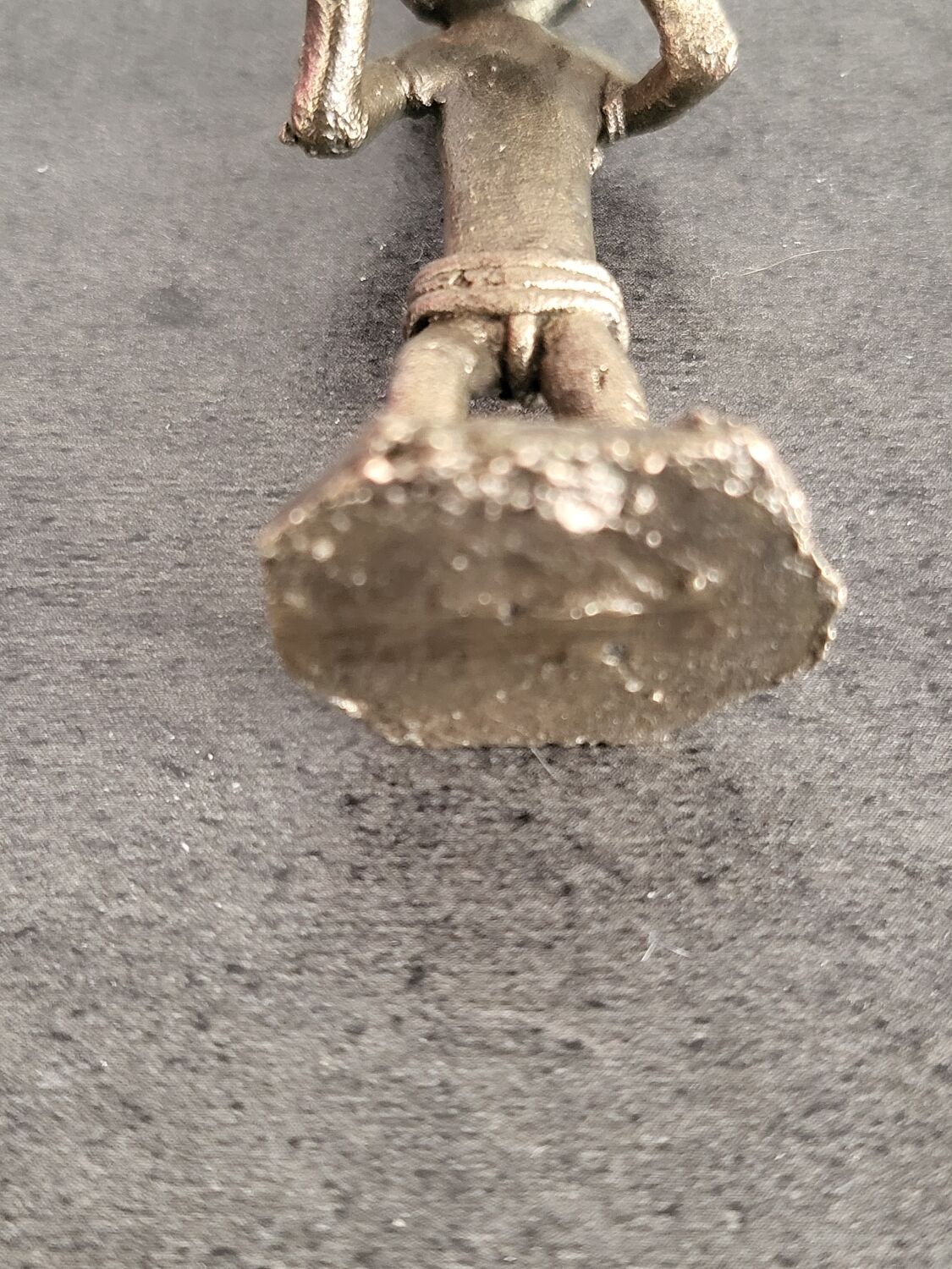 Ancient Akan weight for weighing gold in brass, in excellent condition.