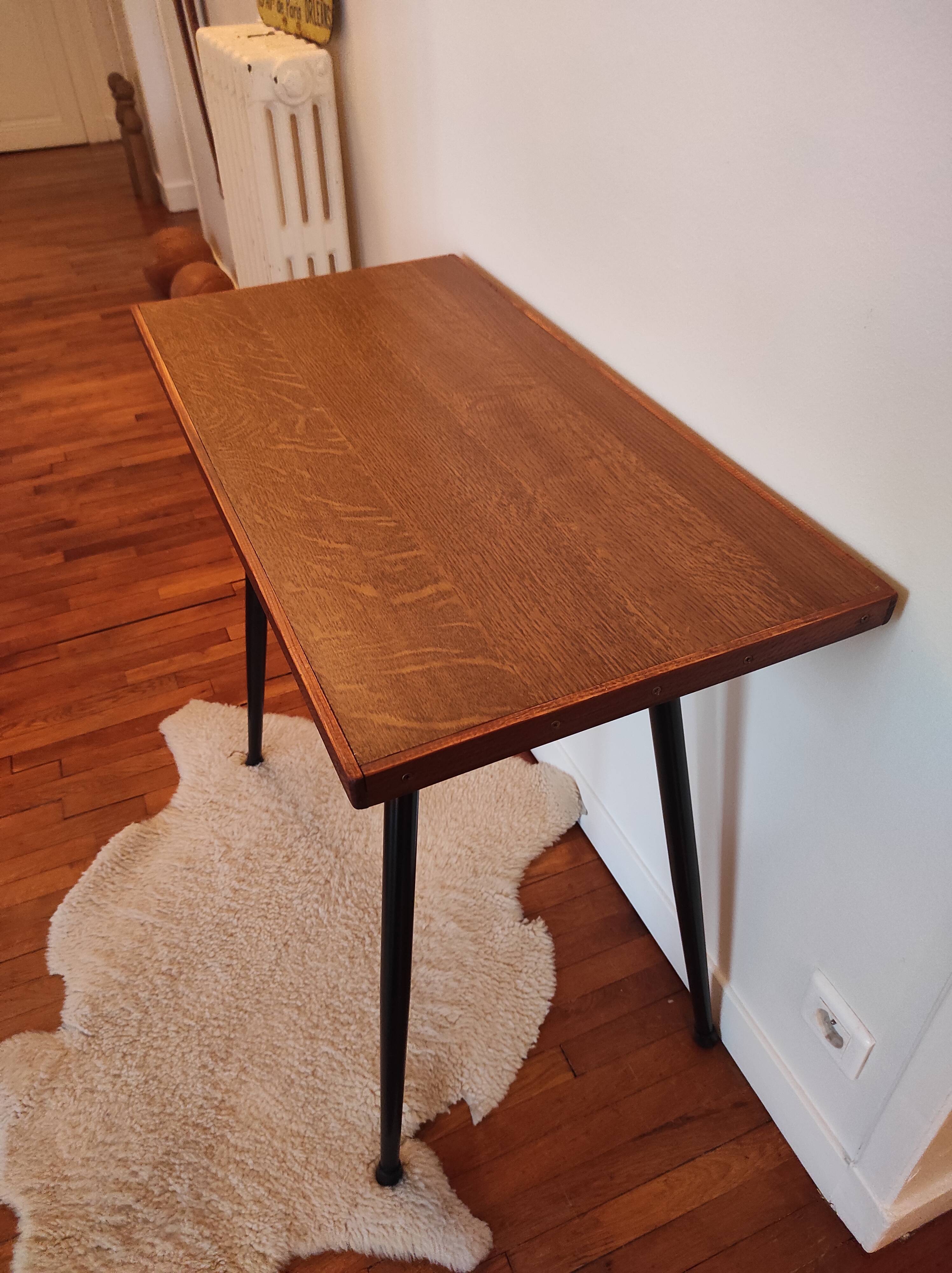 Black metal foot console