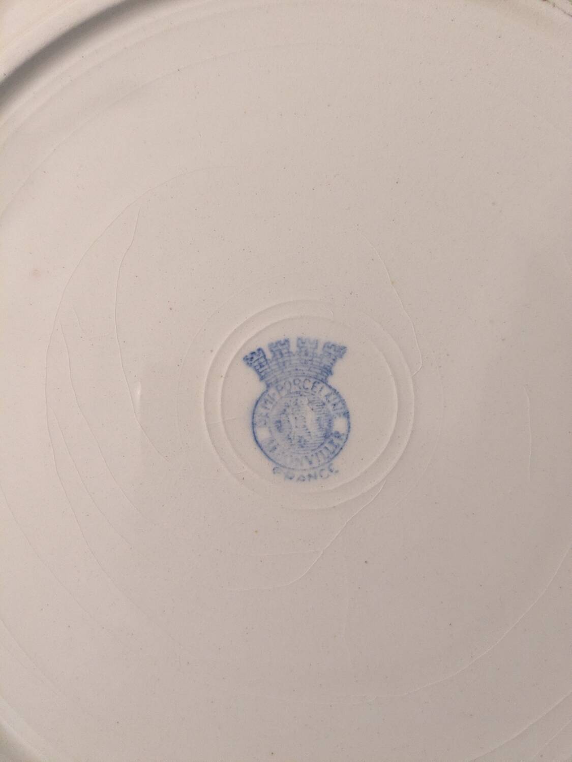 Huit assiettes plates Badonviller