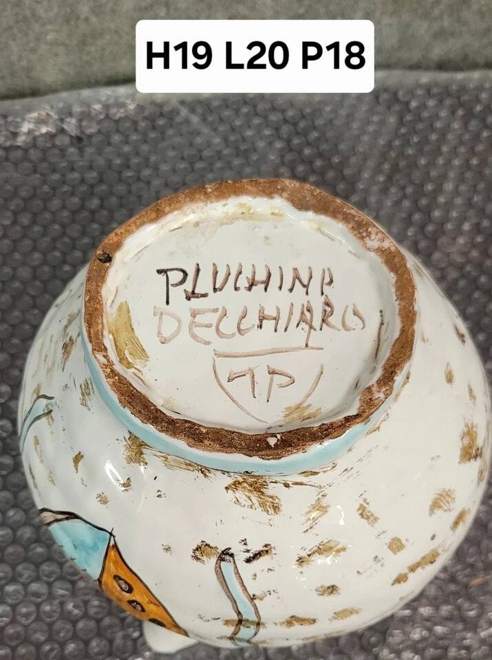 Sicily Pluchino Del Chiaro: Vintage ceramic vase with painted decorations