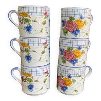6 vintage cups with stackable flowers