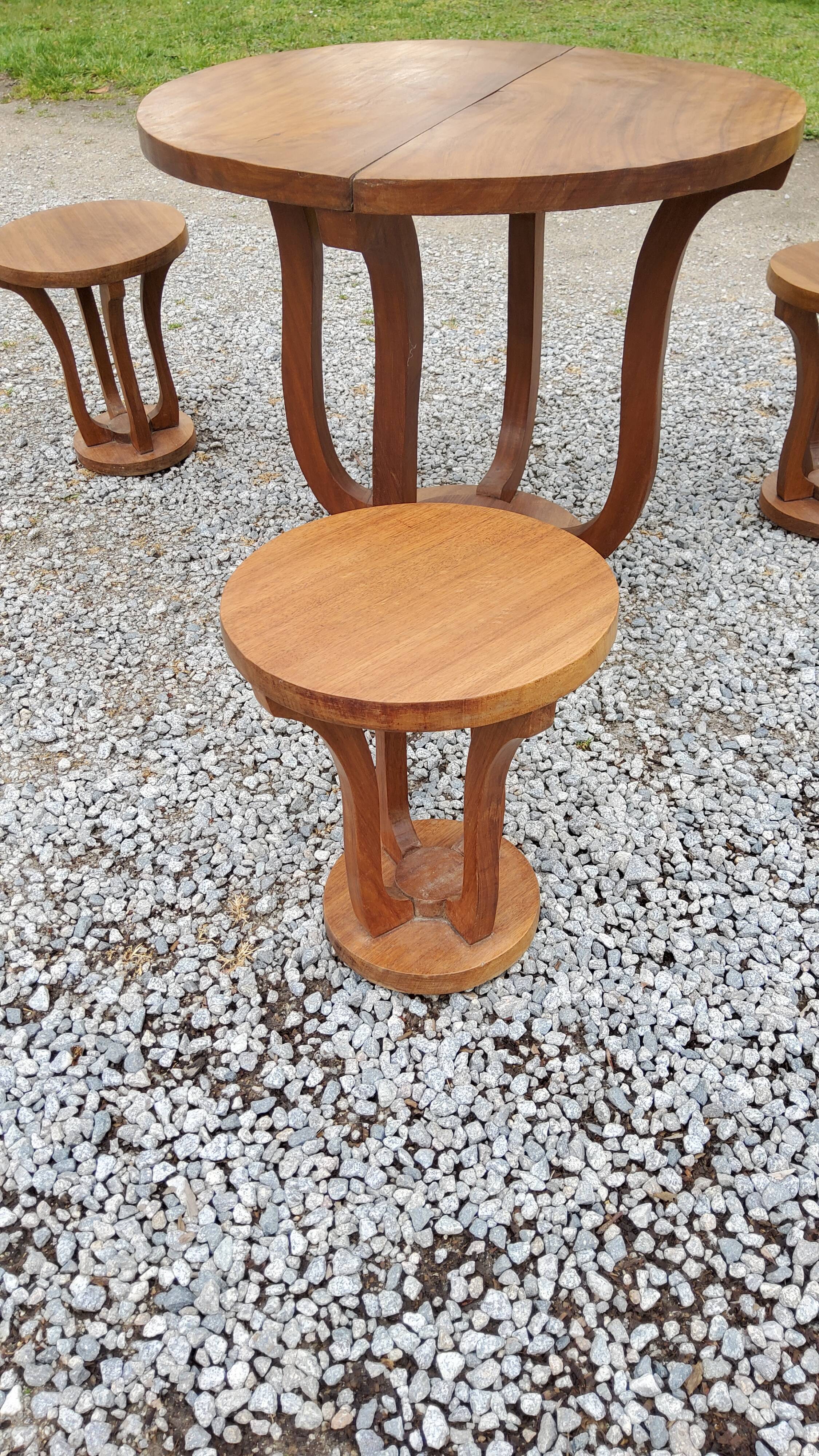 Coffee table and its three art deco stools in blond mahogany 1930