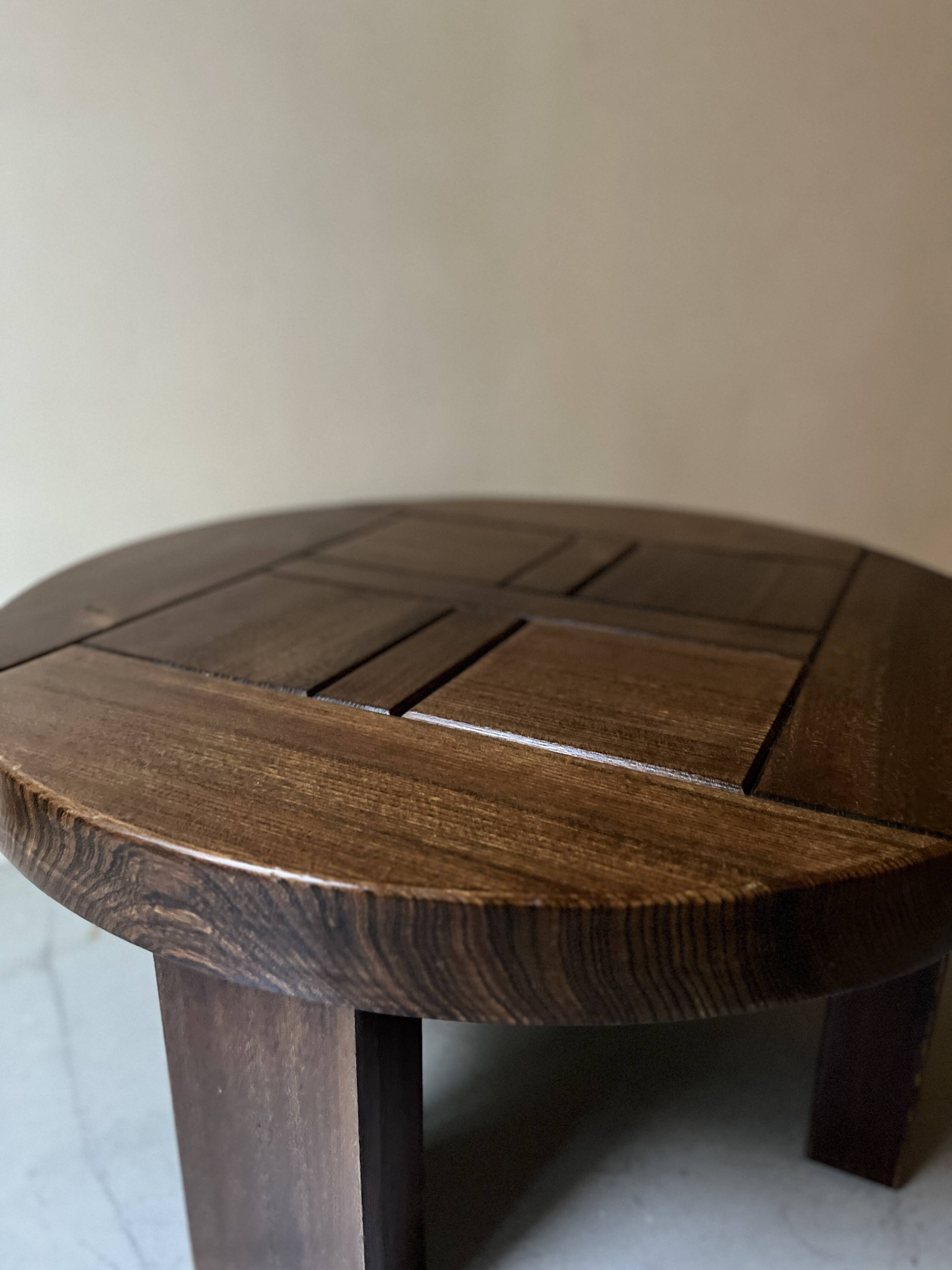 round coffee table in solid elm wood, Maison Regain 1980