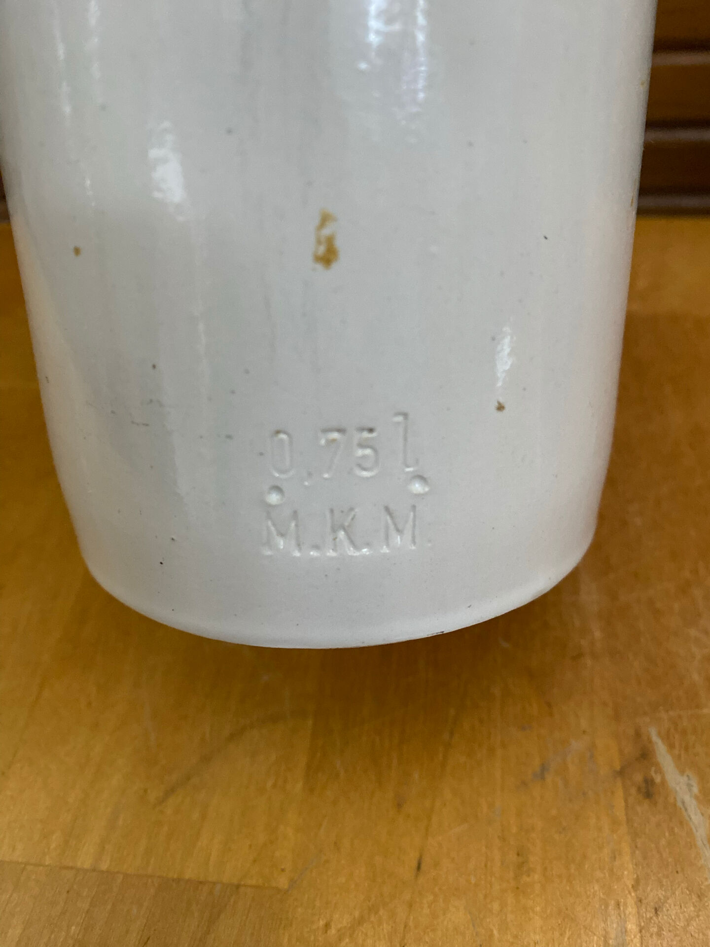 Paire ancienne bouteille mkm grès émaillé beige + blanc cuisine vintag