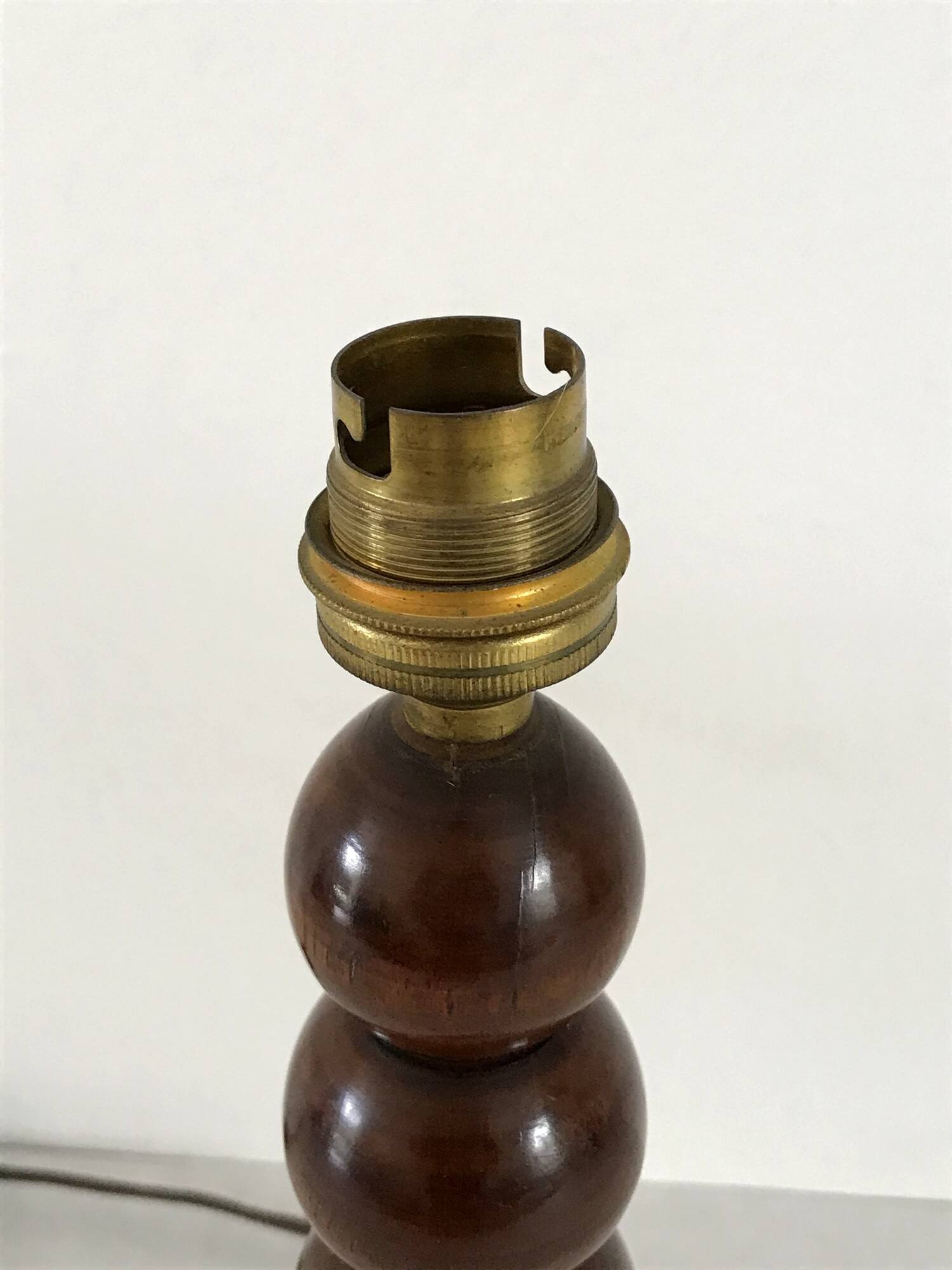 Art Deco lamp in turned wood from the 1930s