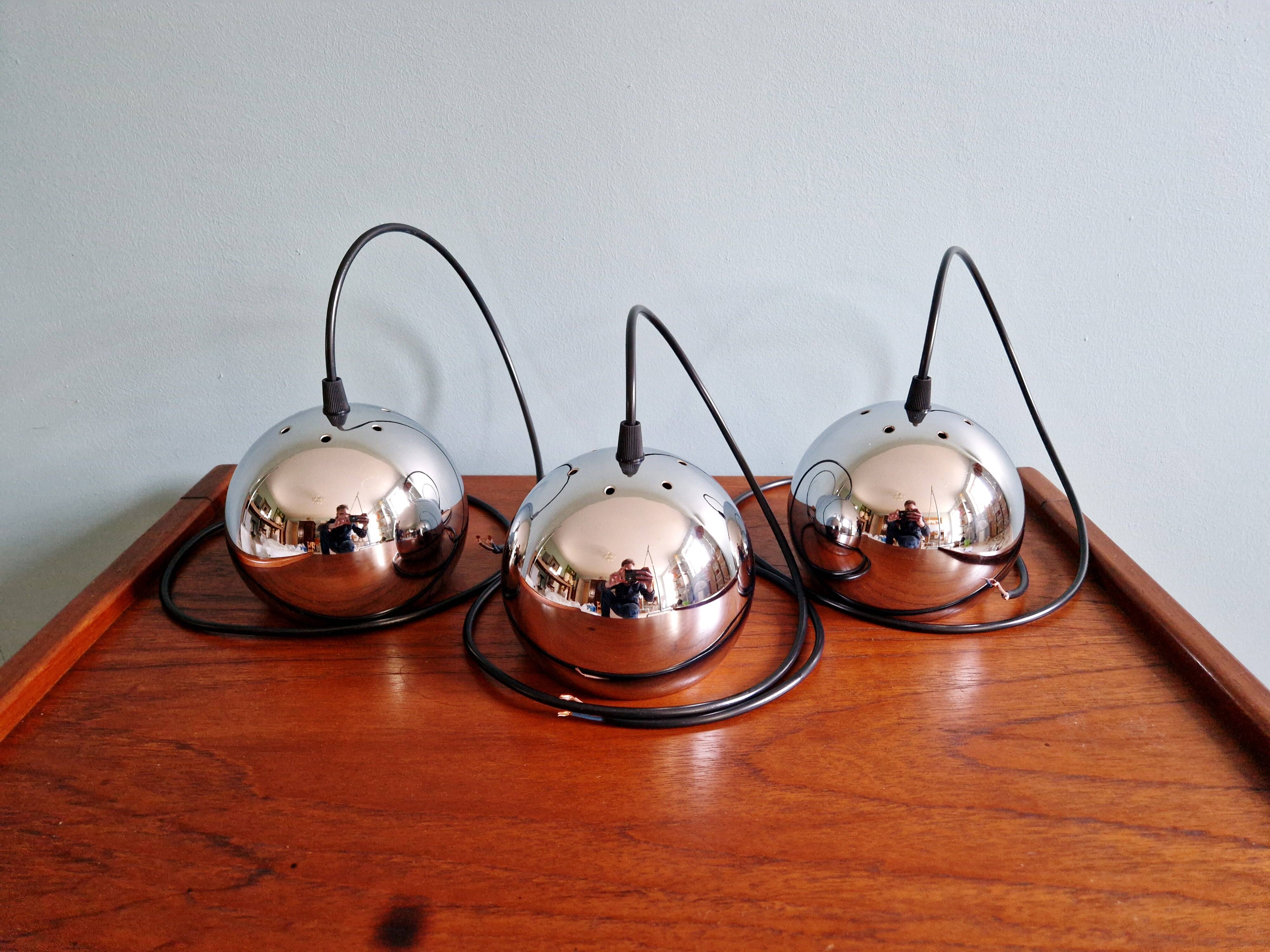Chrome metal Eyeball suspension trio, Space Age design, 1970.