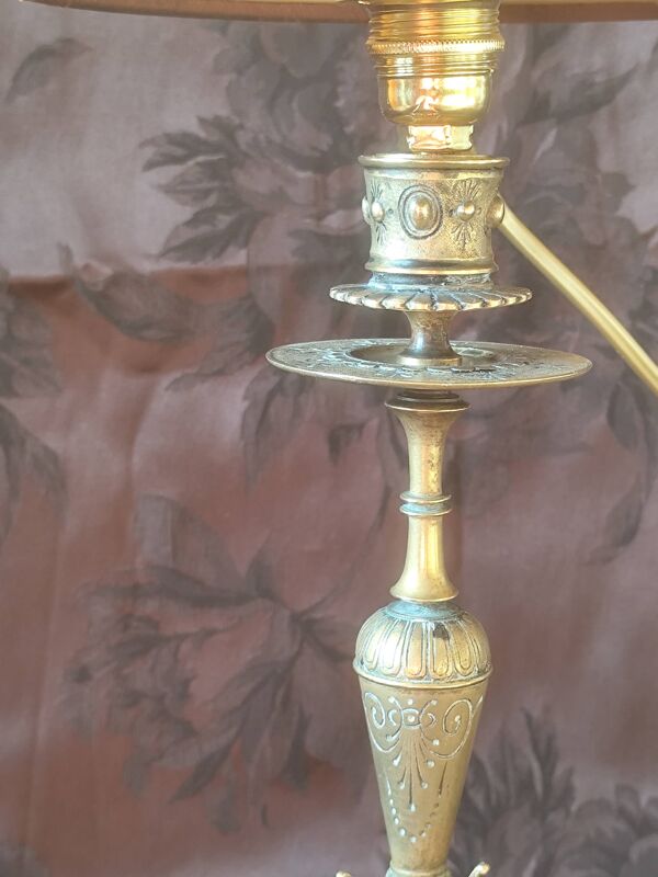 Lampe bougeoir électrifiée, lampe de table bronze tripode pattes de chèvres