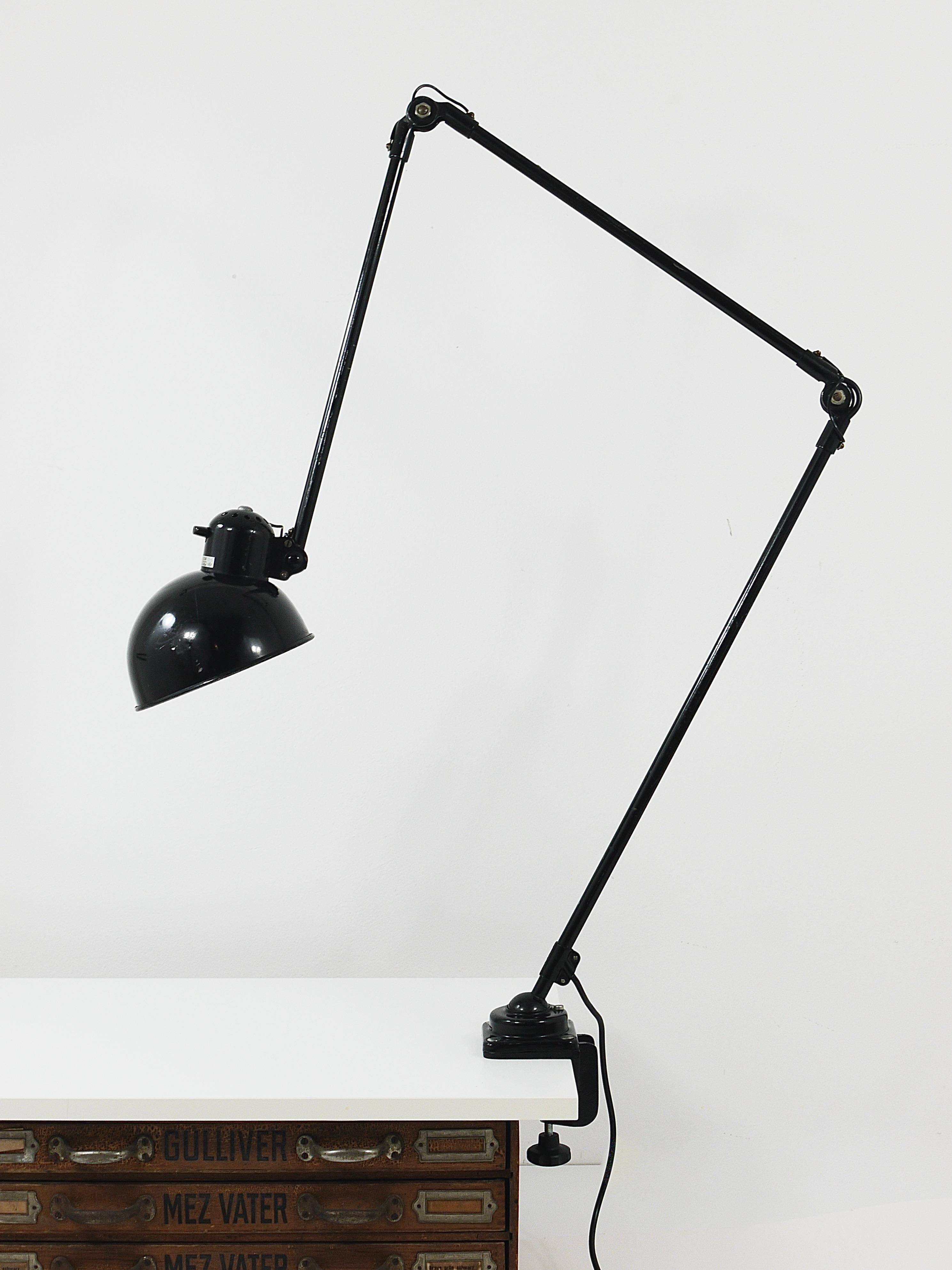 Lampe murale à pince industrielle Bauhaus Christian Dell, Koranda Autriche, années 1930