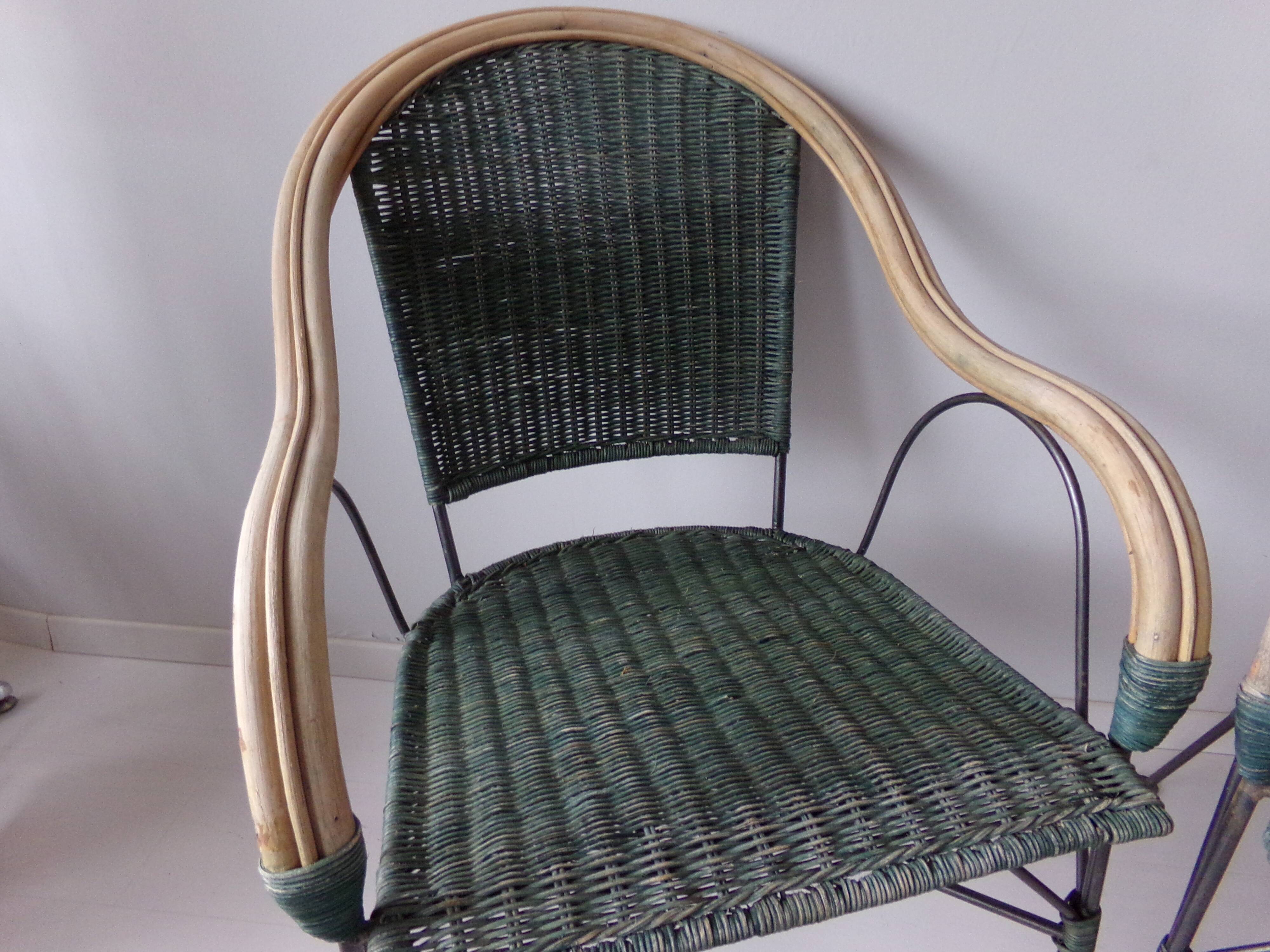 Duo de fauteuils anciens en fer forgé et osier