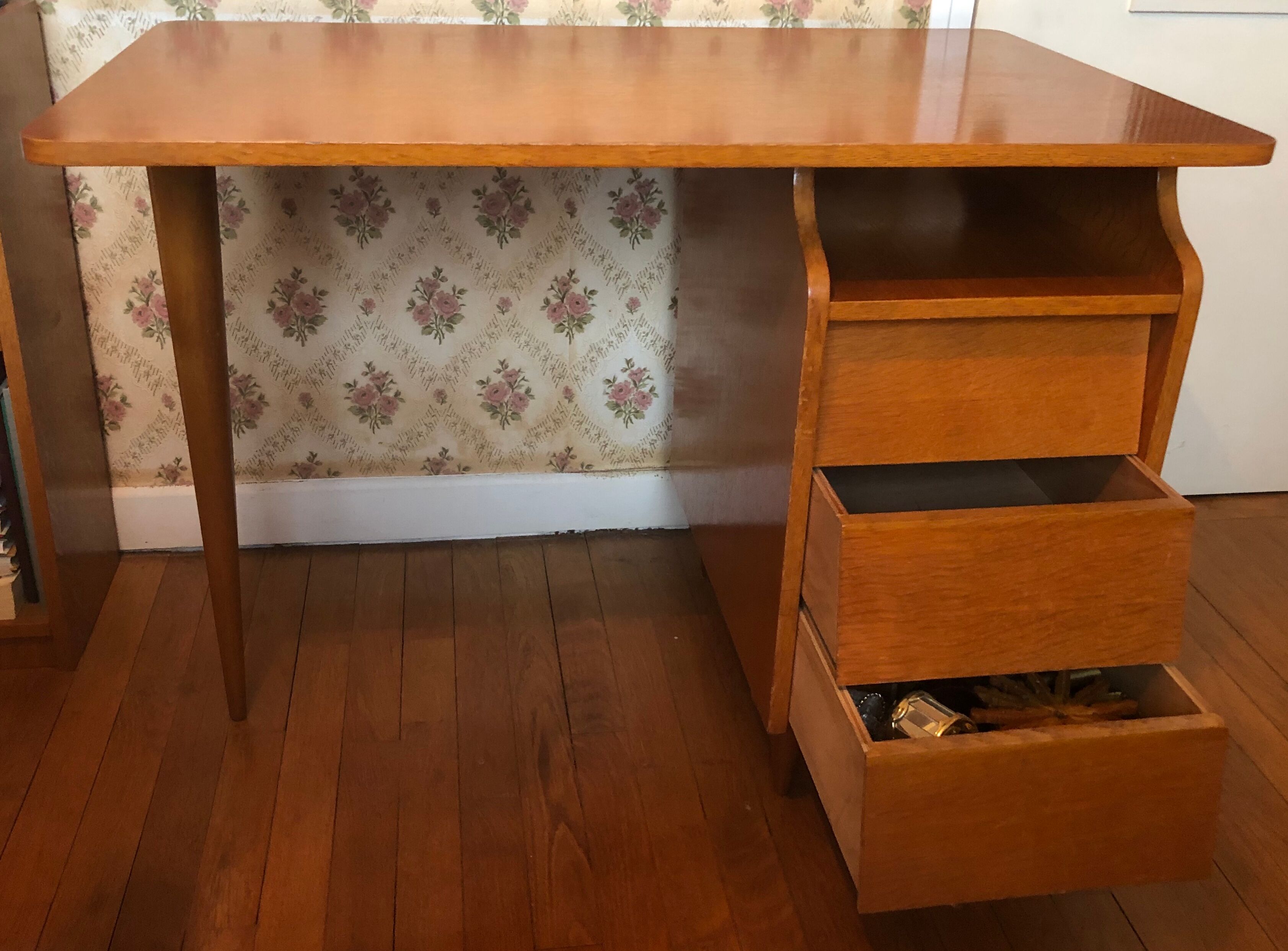 Vintage desk and chair 70