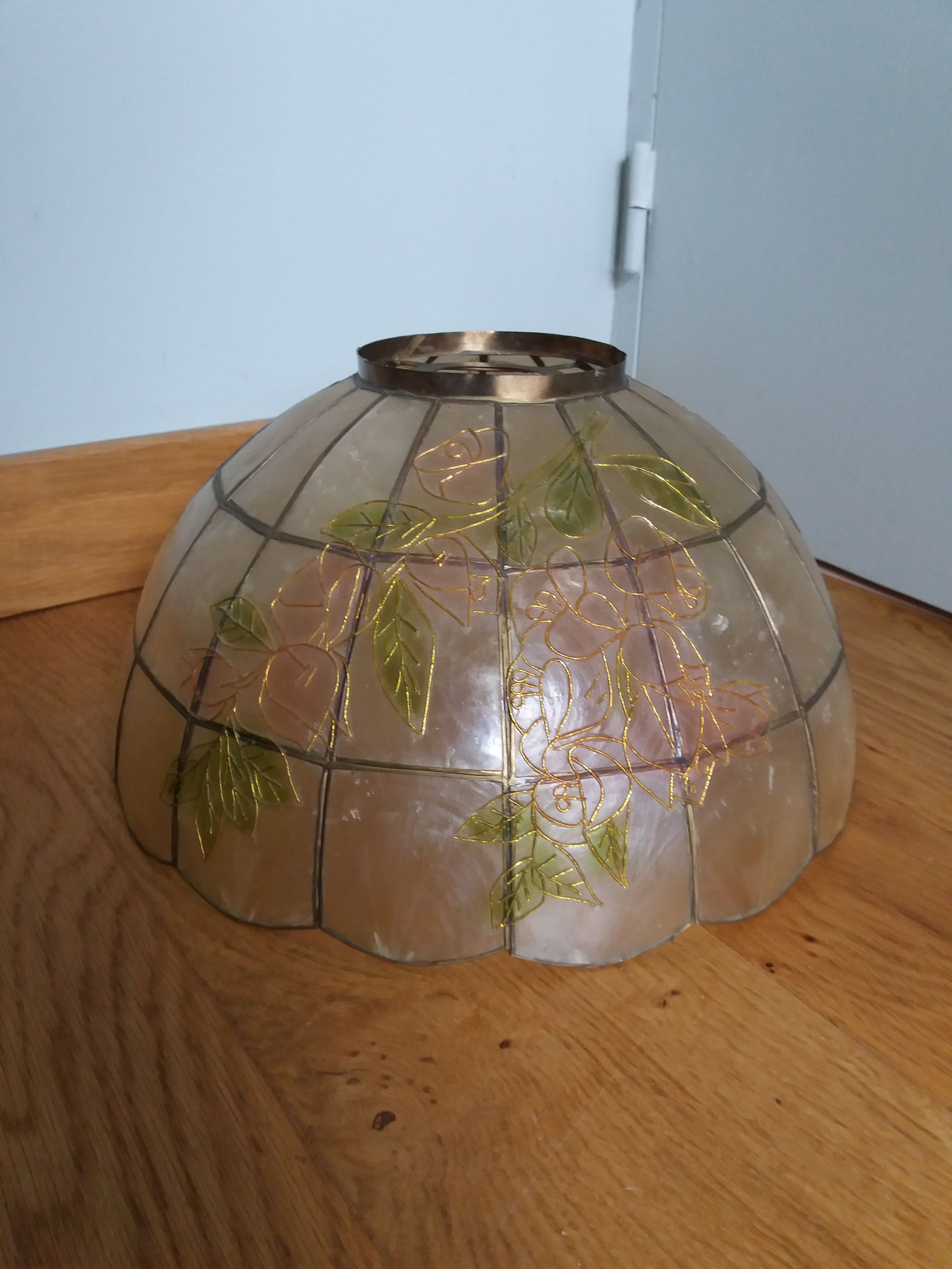 Mother-of-pearl abat day for suspension