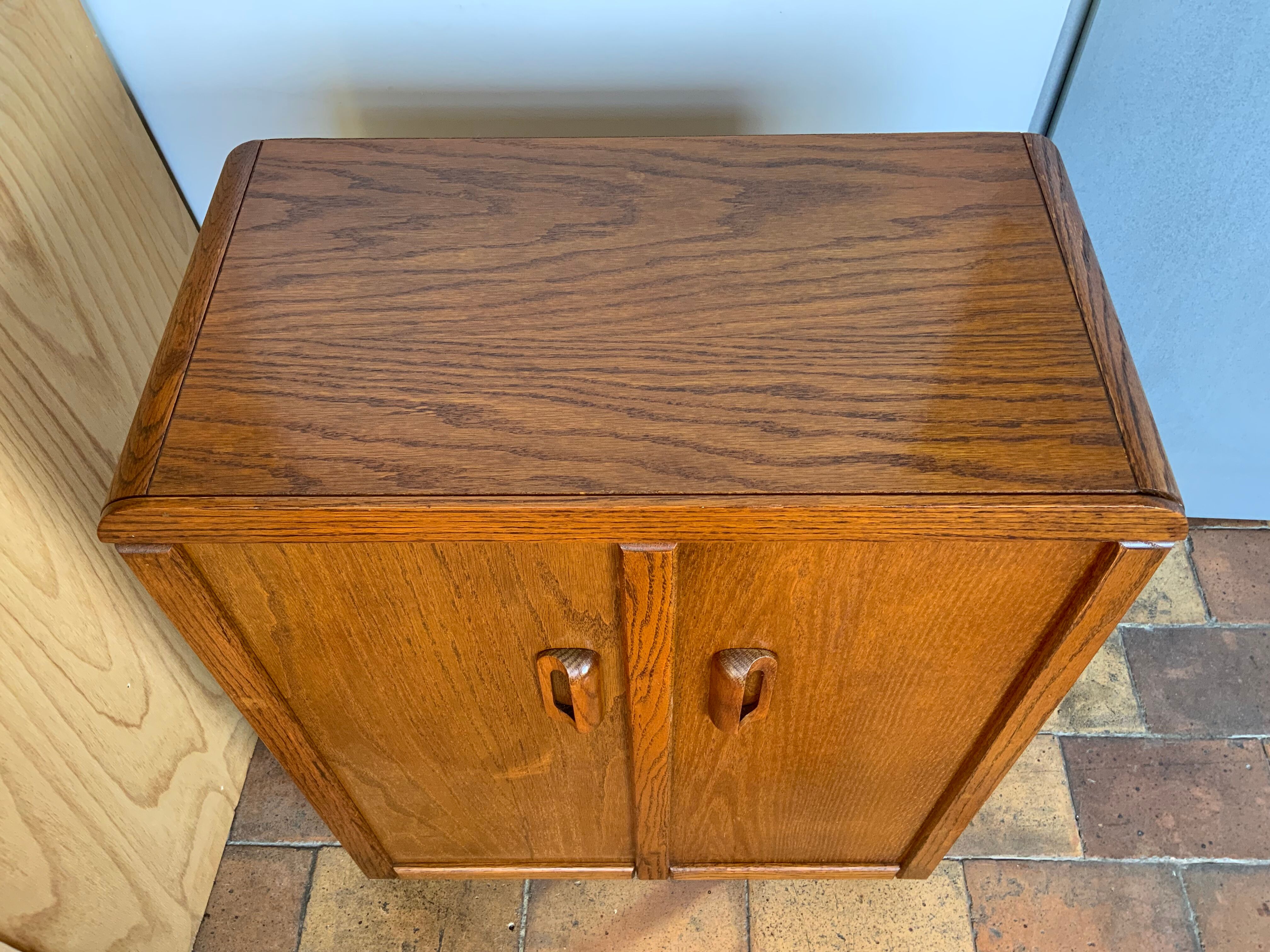 Cabinet with lockers