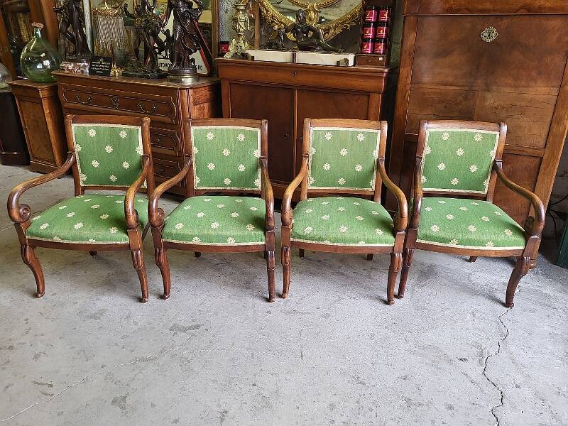 Serie de 4 fauteuils de style empire a crosse