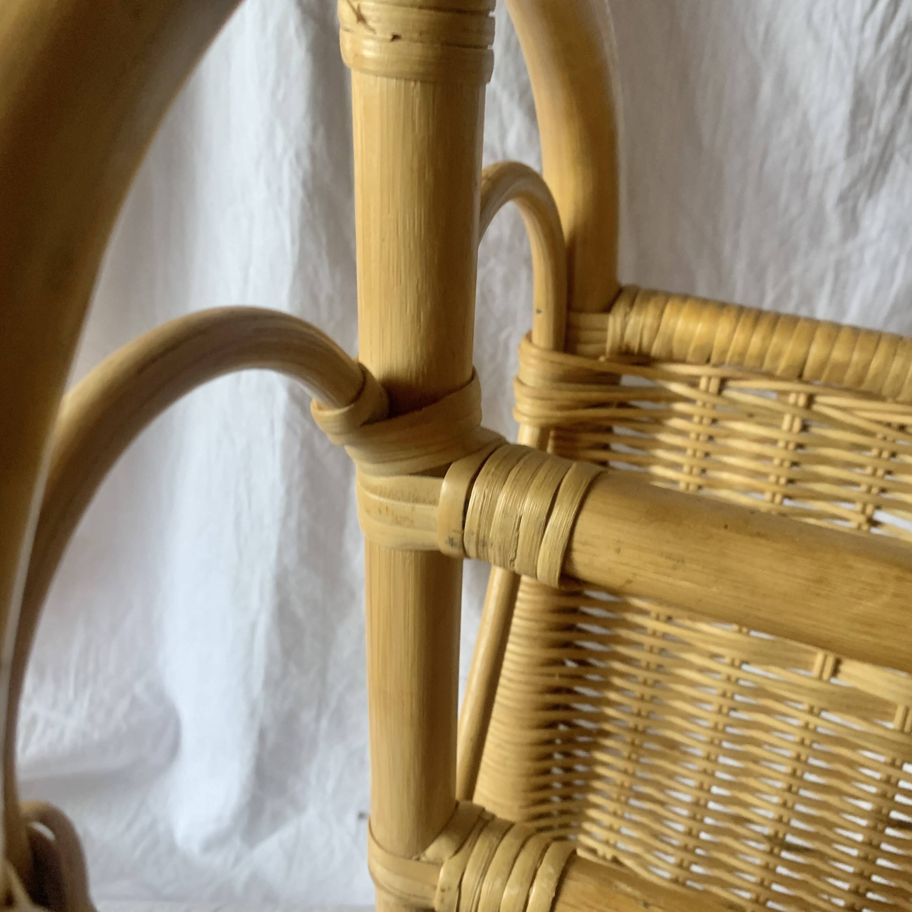 Porte-revue vintage en osier et bambou